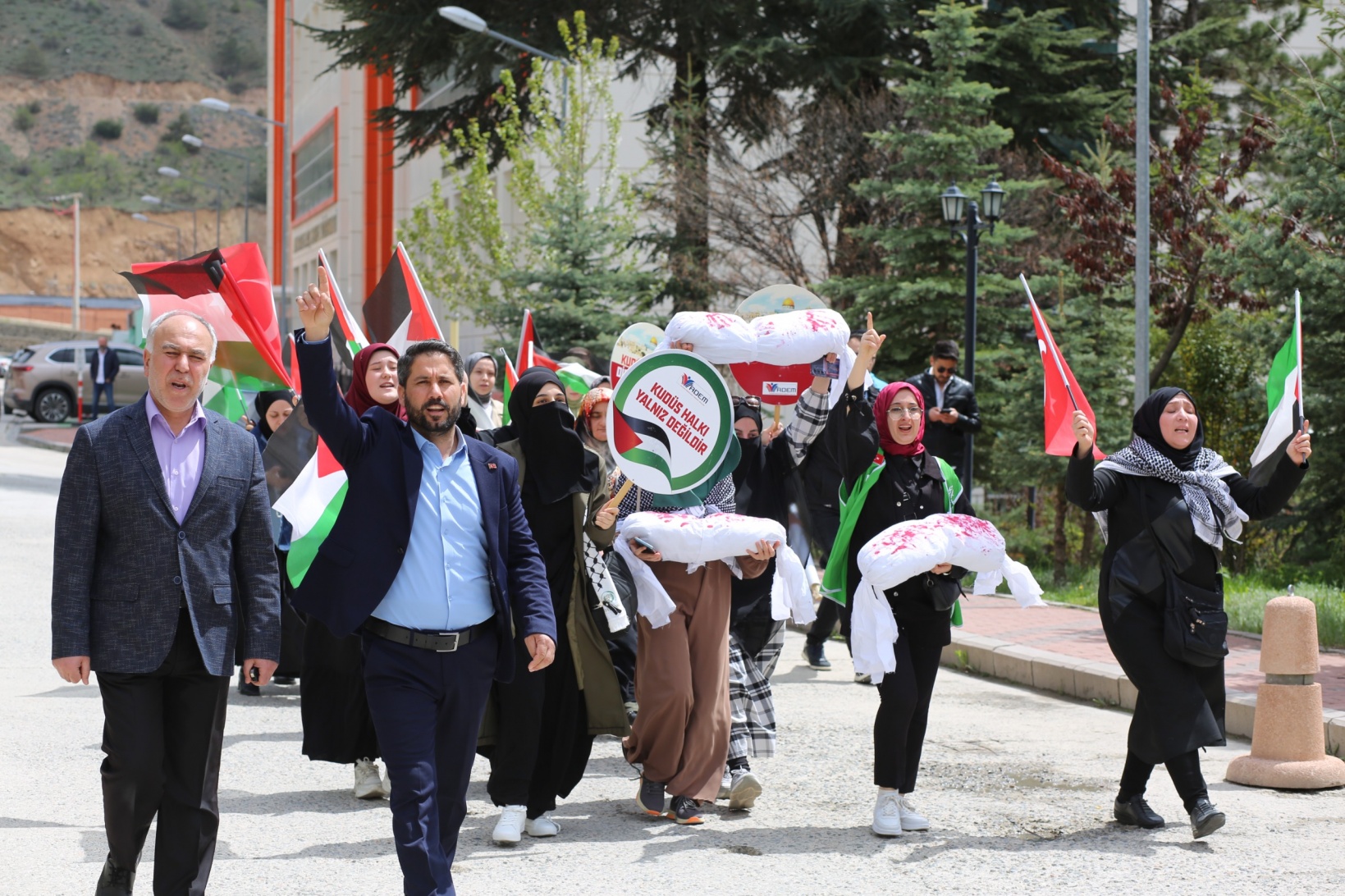 İsrail zulmü 3 dilde anlatıldı: İnsanlık vicdanı, Siyonizmi yenecektir 4