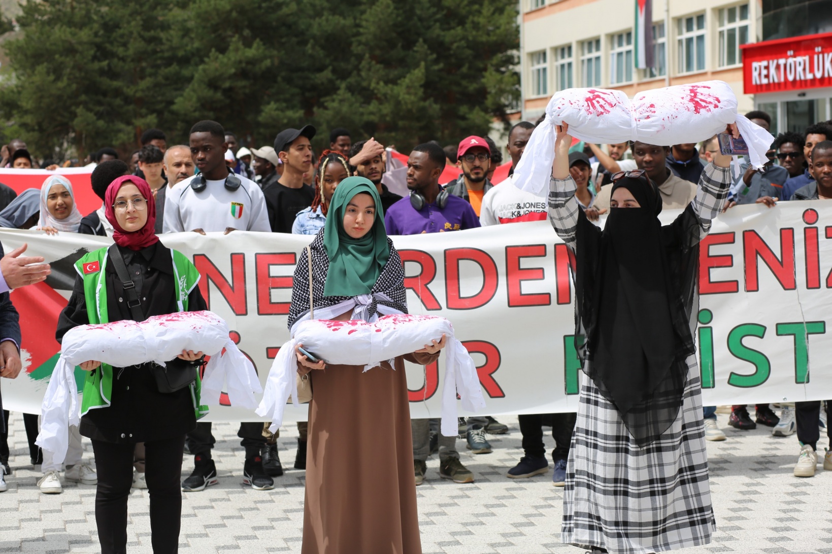 İsrail zulmü 3 dilde anlatıldı: İnsanlık vicdanı, Siyonizmi yenecektir 2