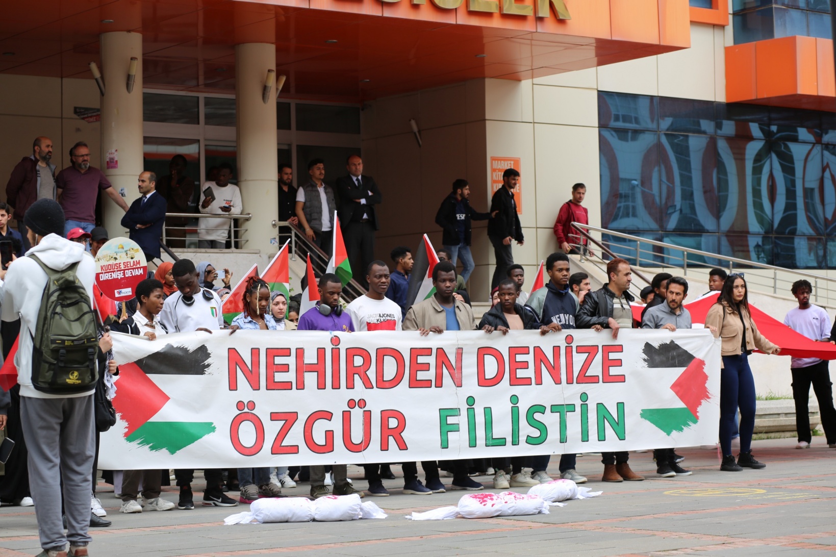 İsrail zulmü 3 dilde anlatıldı: İnsanlık vicdanı, Siyonizmi yenecektir 6