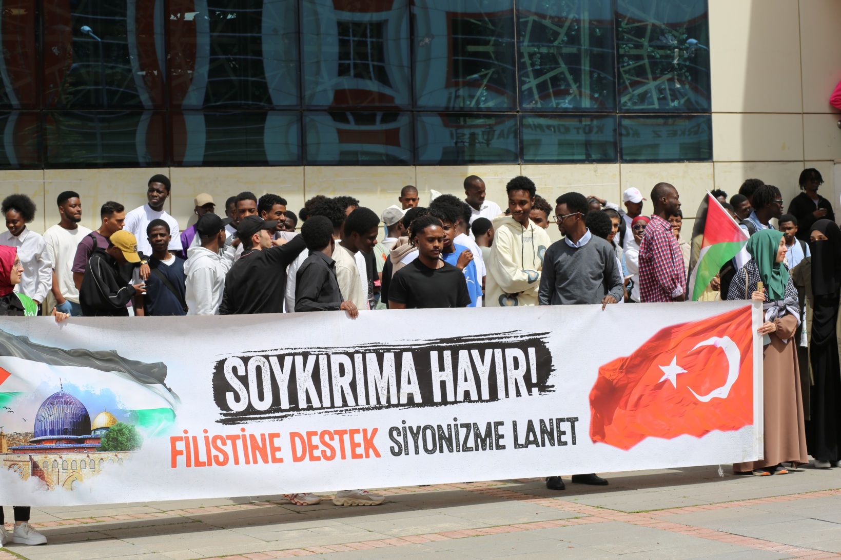 İsrail zulmü 3 dilde anlatıldı: İnsanlık vicdanı, Siyonizmi yenecektir 3