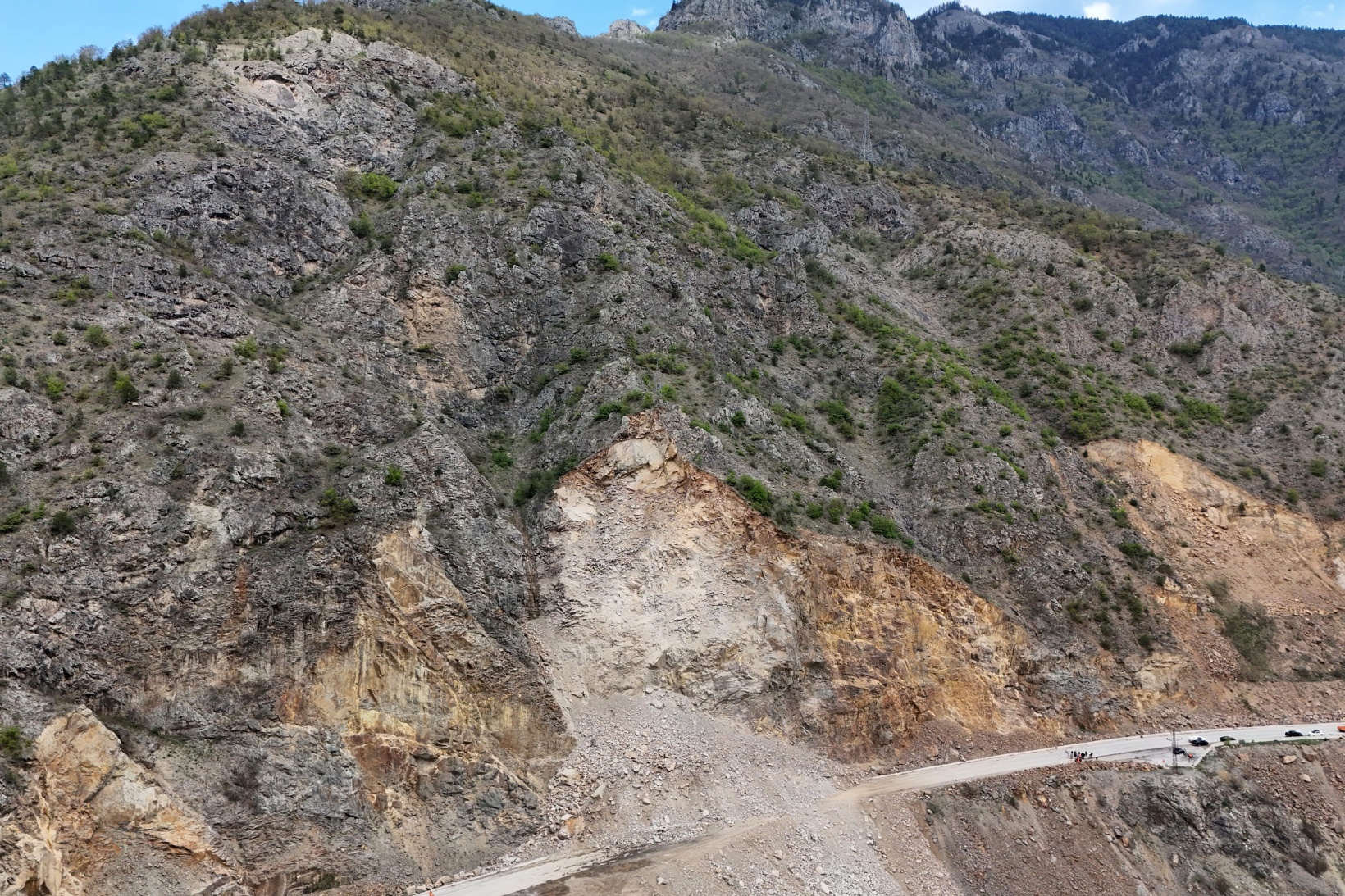 Vali Baruş: Risk bitmeden yol trafiğe açılmayacak 4
