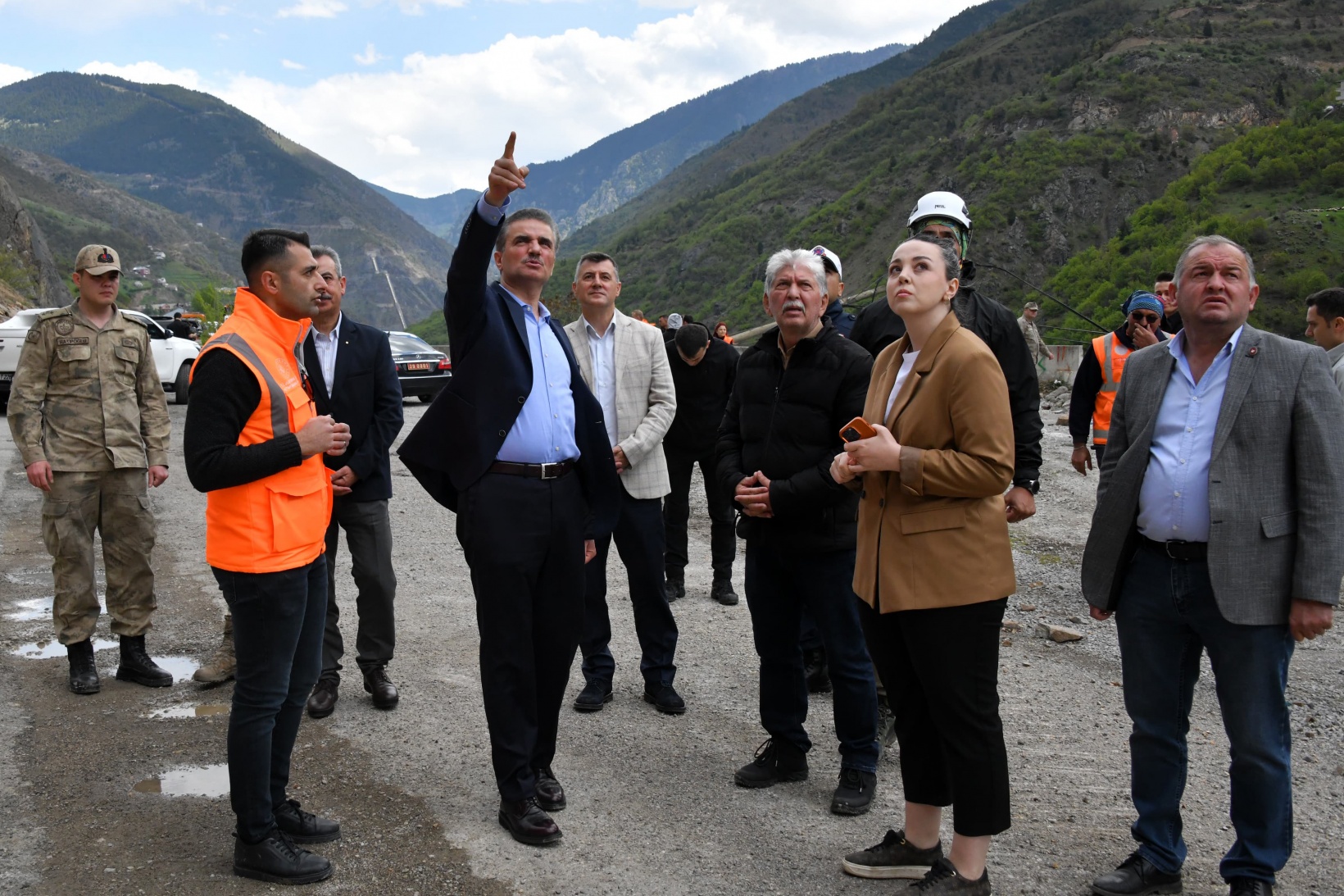 Vali Baruş: Risk bitmeden yol trafiğe açılmayacak 2