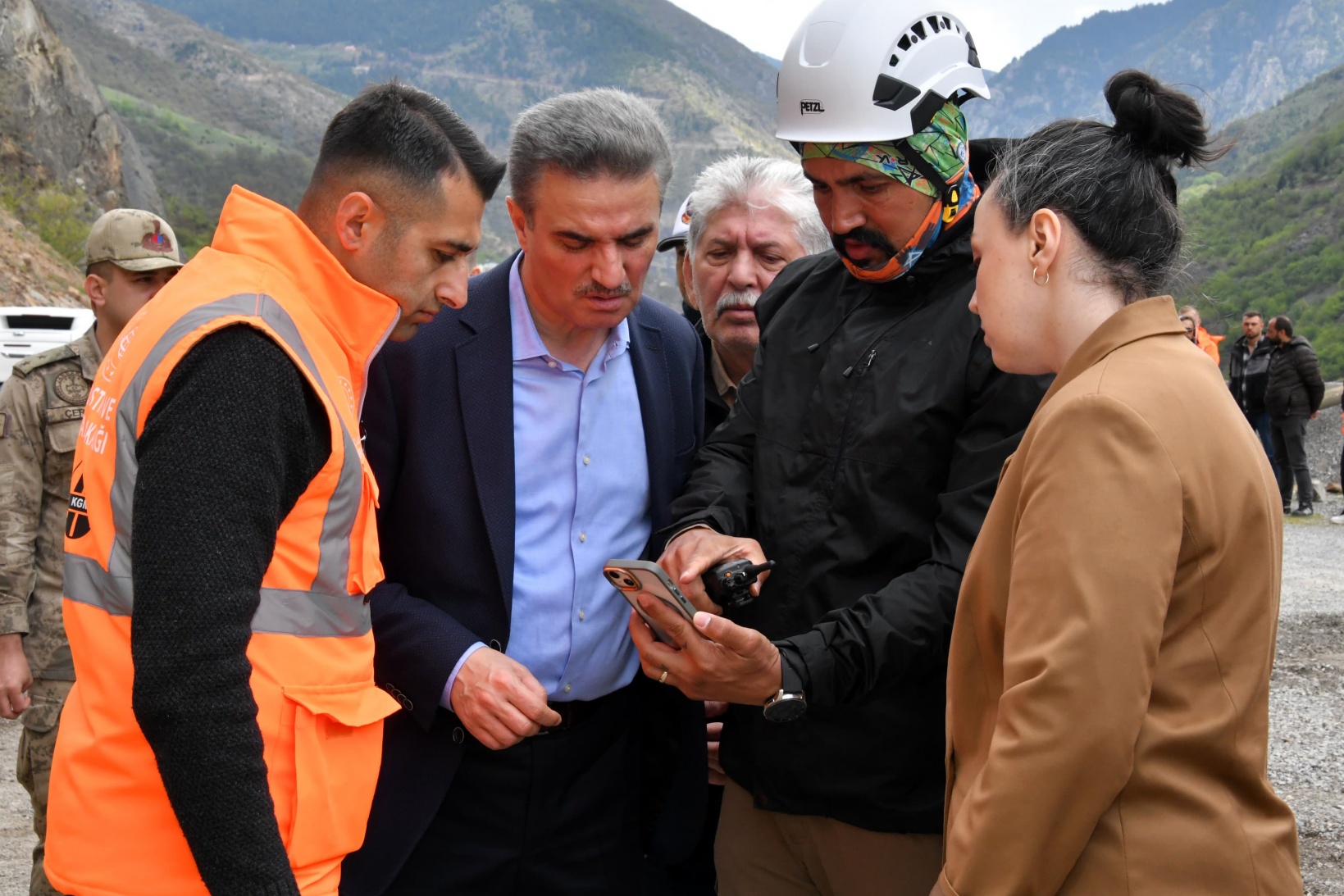 Vali Baruş: Risk bitmeden yol trafiğe açılmayacak 1
