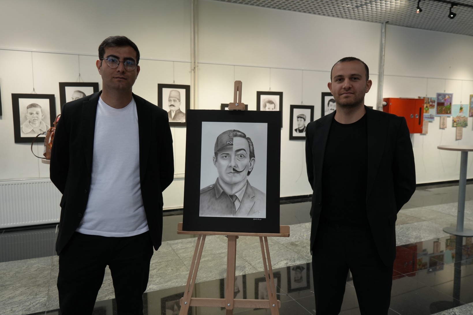 Gümüşhane’de polis memurlarından ‘Polisin Sanat Yönü’ sergisi 13