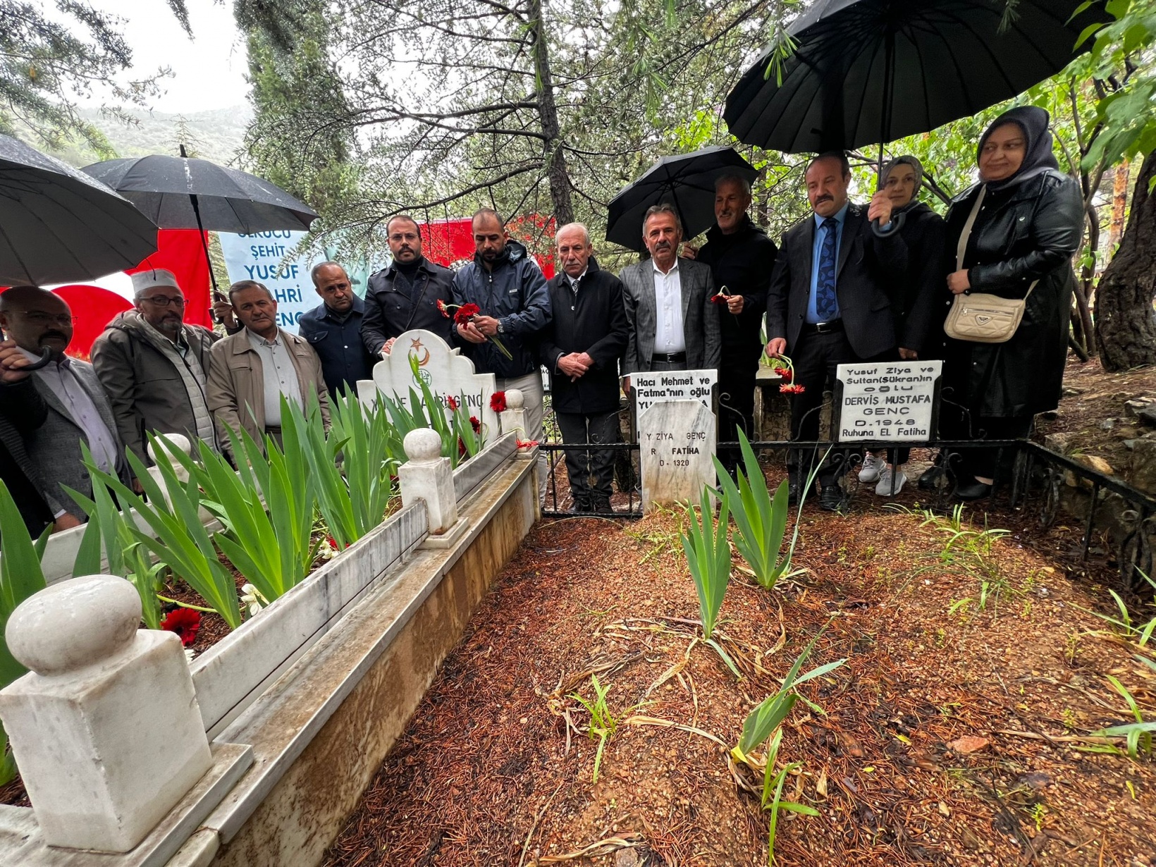 Ülkücü Şehit Yusuf Bahri Genç kabri başında anıldı 5