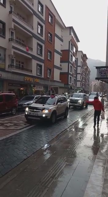 Arslan’dan gövde gösterisi 3