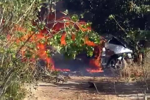 Kaza yapan otomobil yandı: 2 yaralı 8