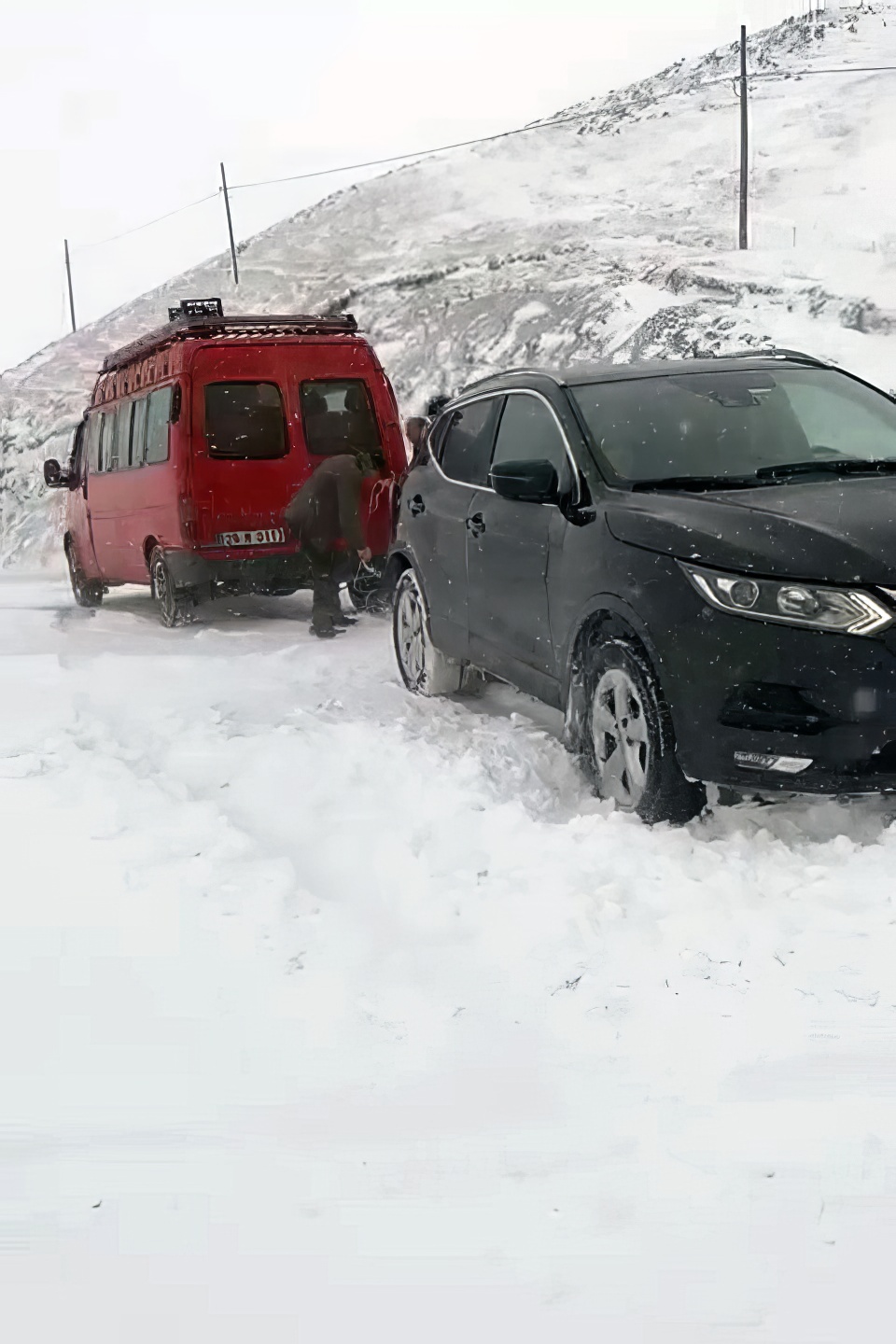 Gümüşhane’nin yükseklerinde kar yağışı ve tipi etkili oluyor 6