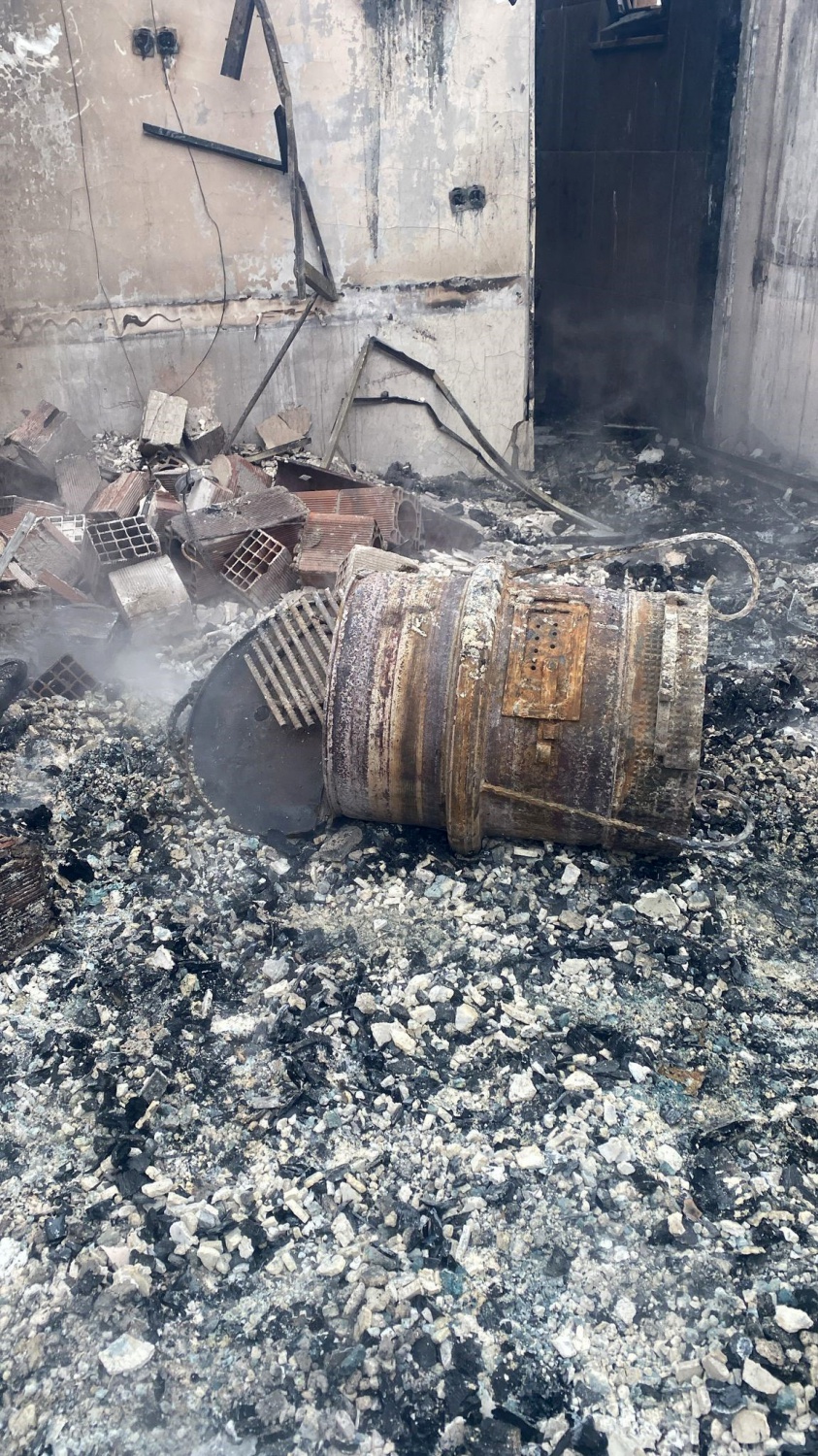 Gümüşhane’de çıkan yangında 2 katlı köy konağı ve muhtarlık binası küle döndü 7