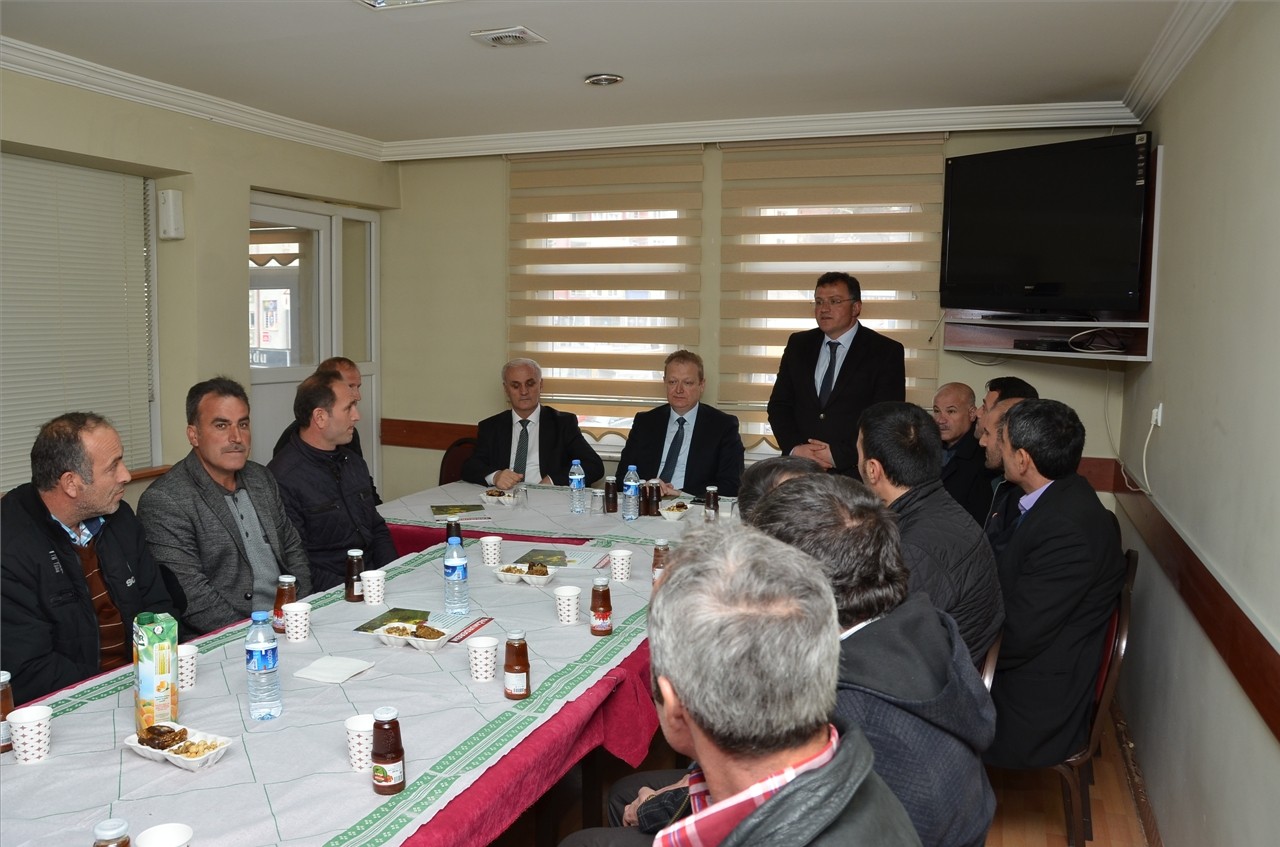 Vali Yavuz Yağmurdere derneğini ziyaret etti 1