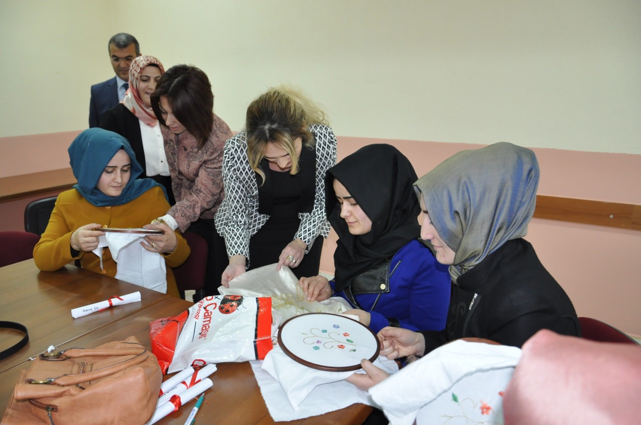 Bayan Yavuz Kelkit ilçesini ziyaret etti 3