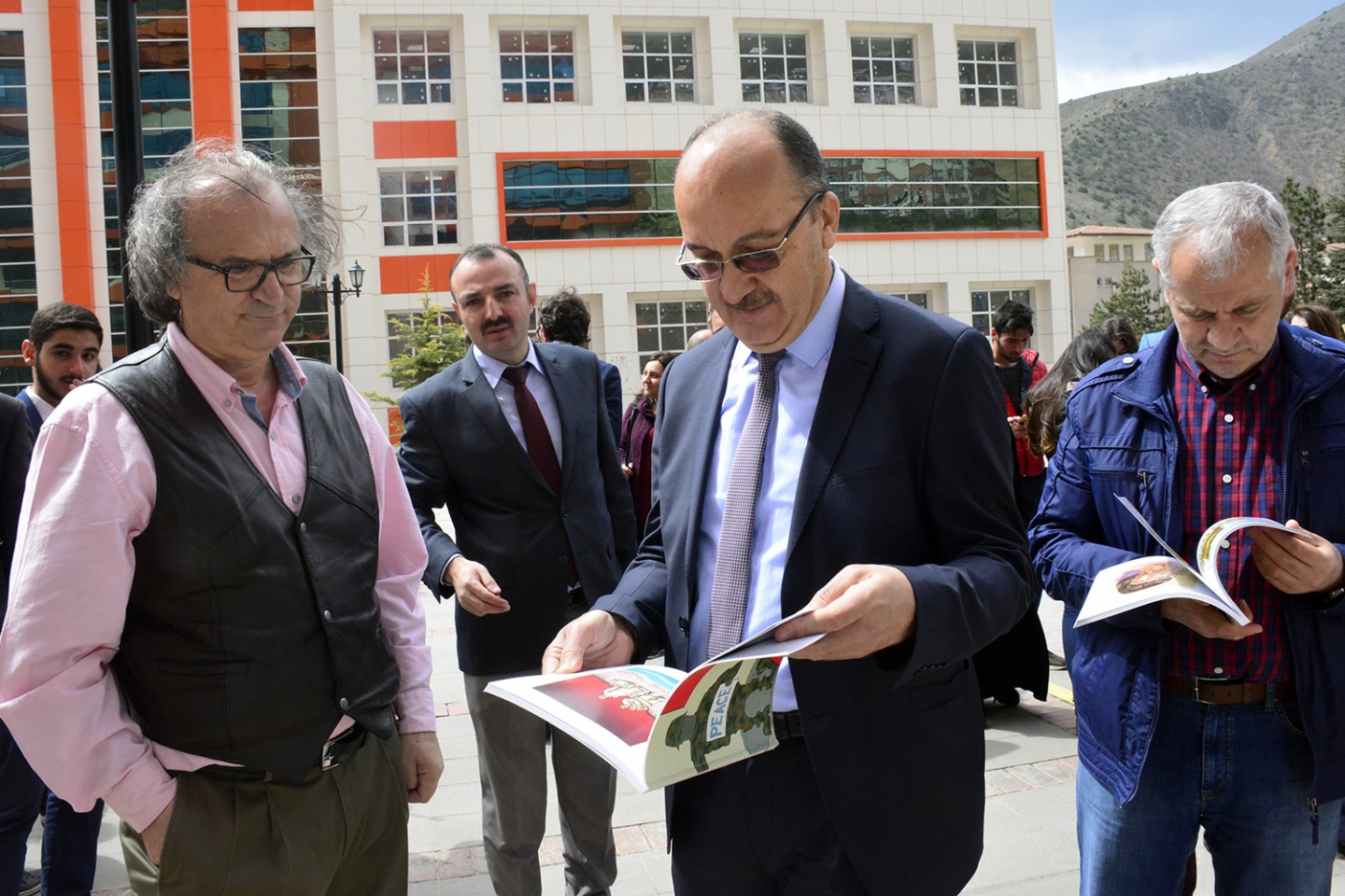 Turizm ve Barış temalı sergi 3