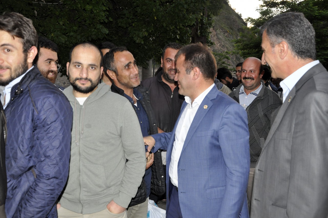 Başkan Çimen ilk iftarını vatandaşlarla yaptı 1
