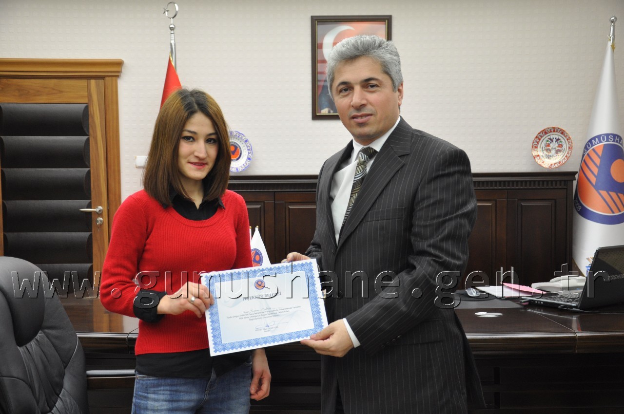 Rektör Günaydın'dan Genç İletişimcilere Teşekkür Belgesi 2