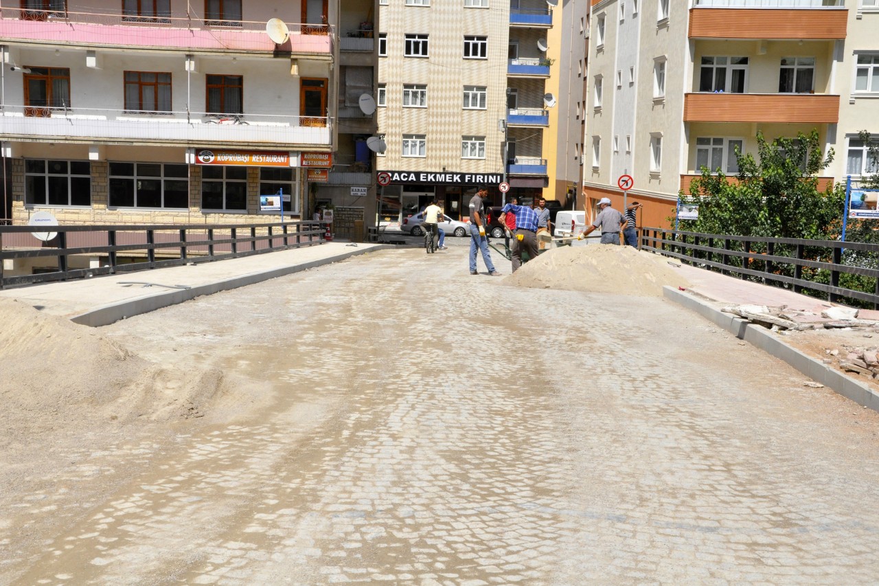 Gümüşhane Belediyesi köprü ve korkulukları yeniliyor 2