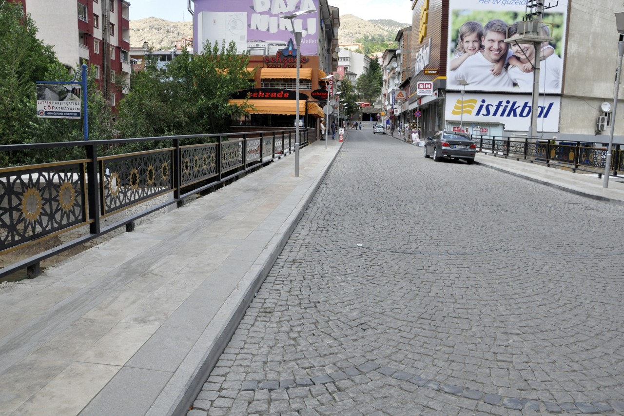 Gümüşhane Belediyesi köprü ve korkulukları yeniliyor 3