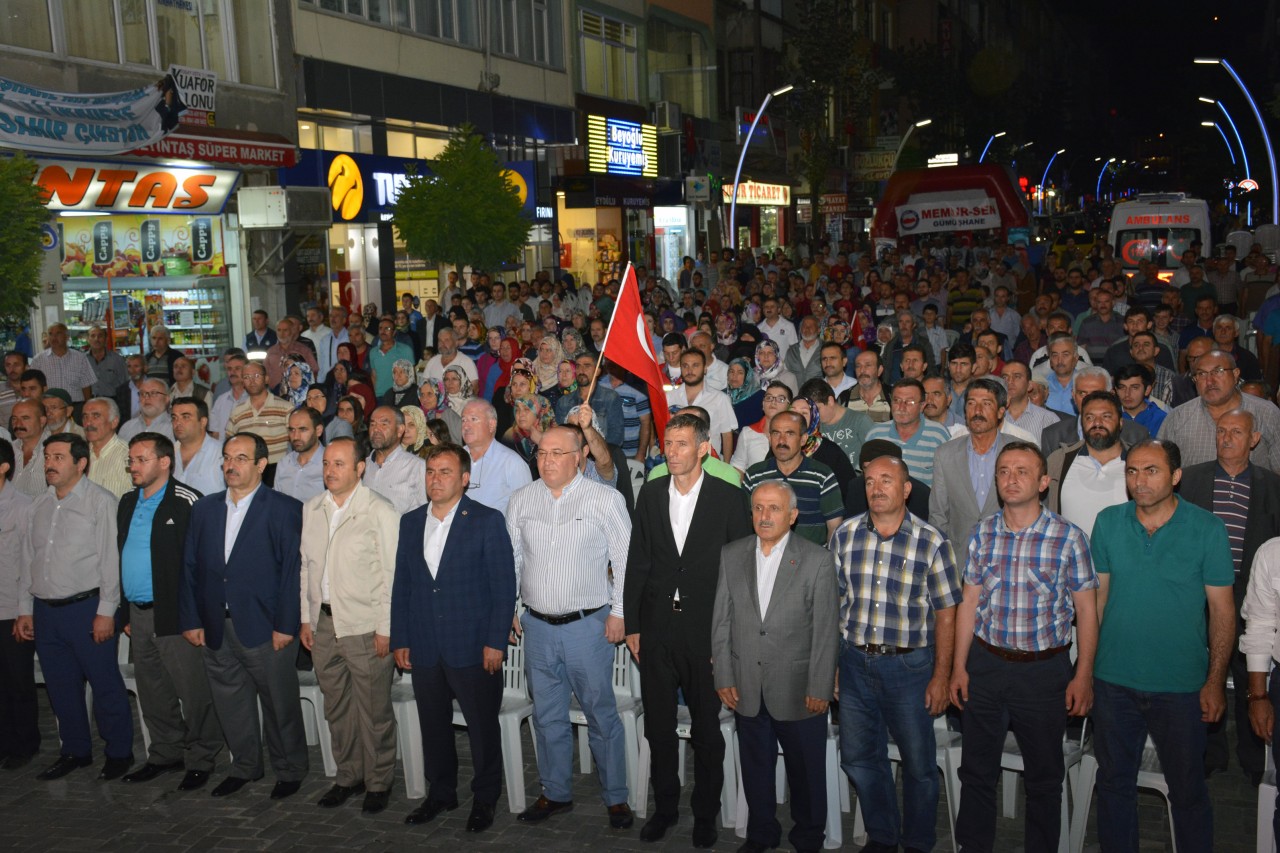 Tombul ve Muslu Demokrasi Nöbeti’ne katıldı 1