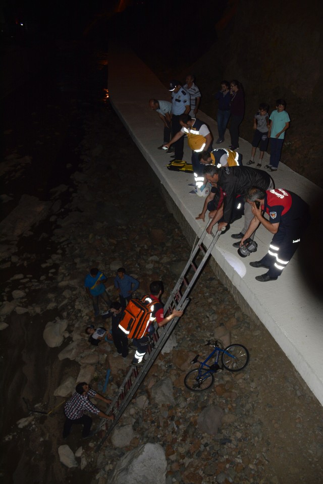 Bisikletiyle Harşit Çayına düştü 3