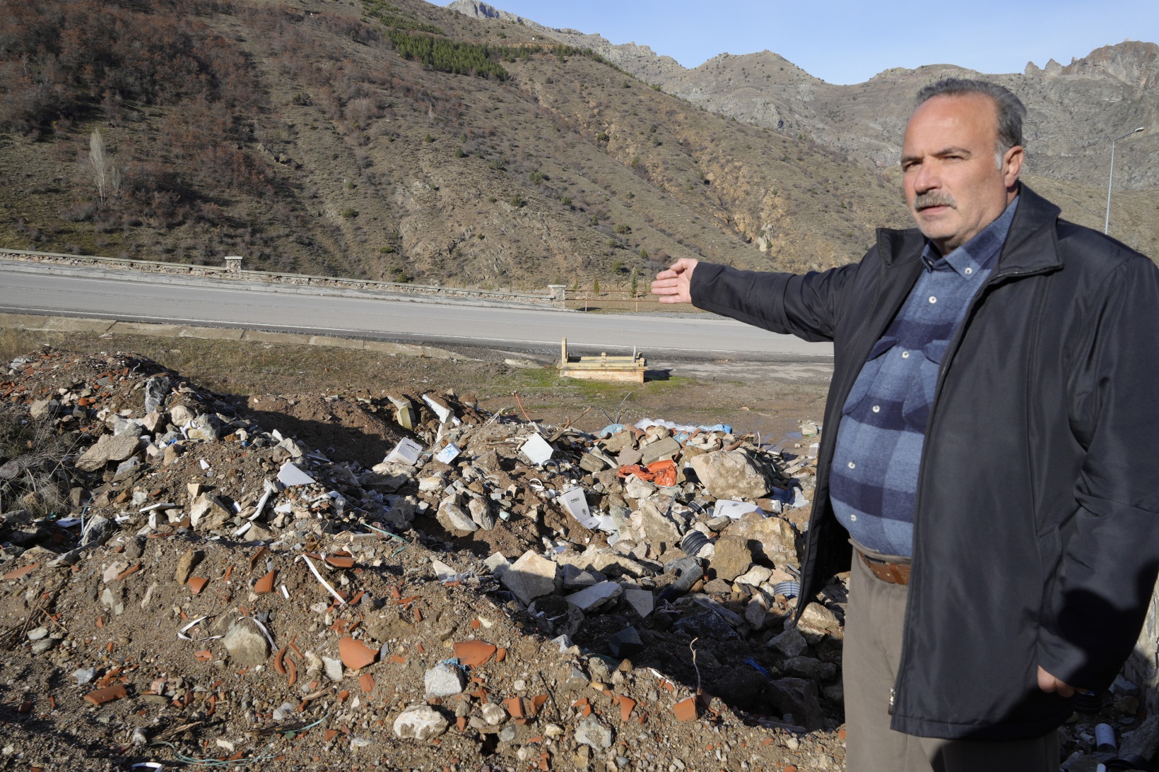 O mezarlığa büyük saygısızlık 8