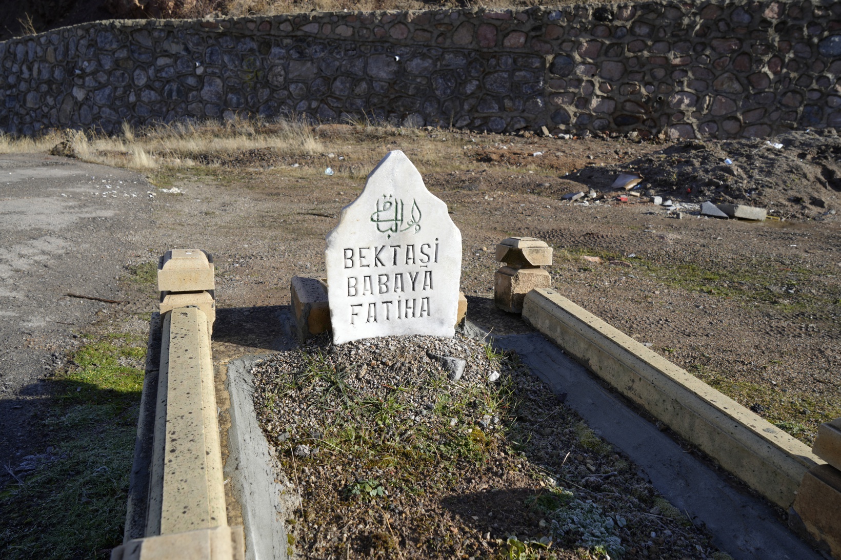 O mezarlığa büyük saygısızlık 2