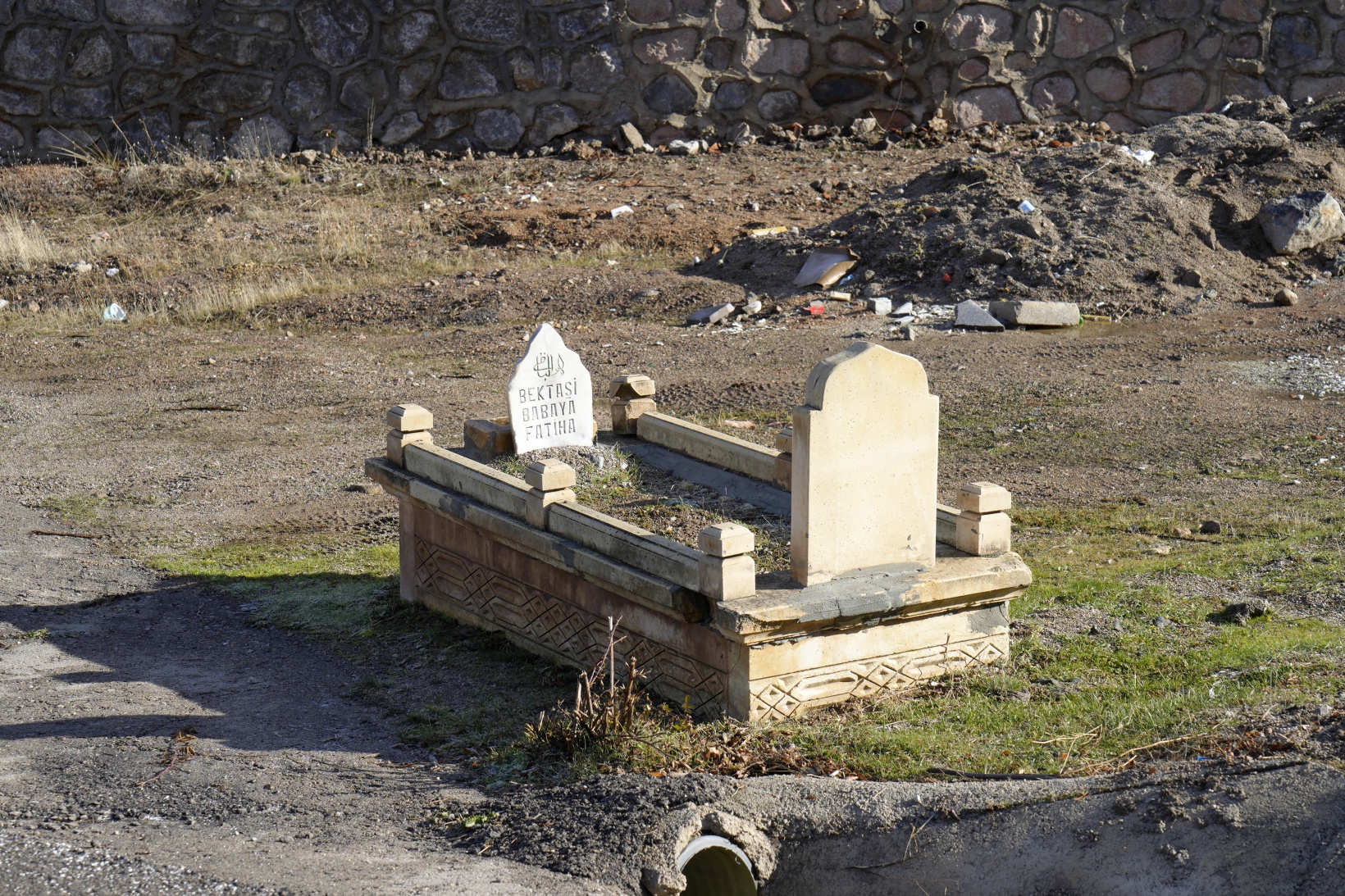 O mezarlığa büyük saygısızlık 10