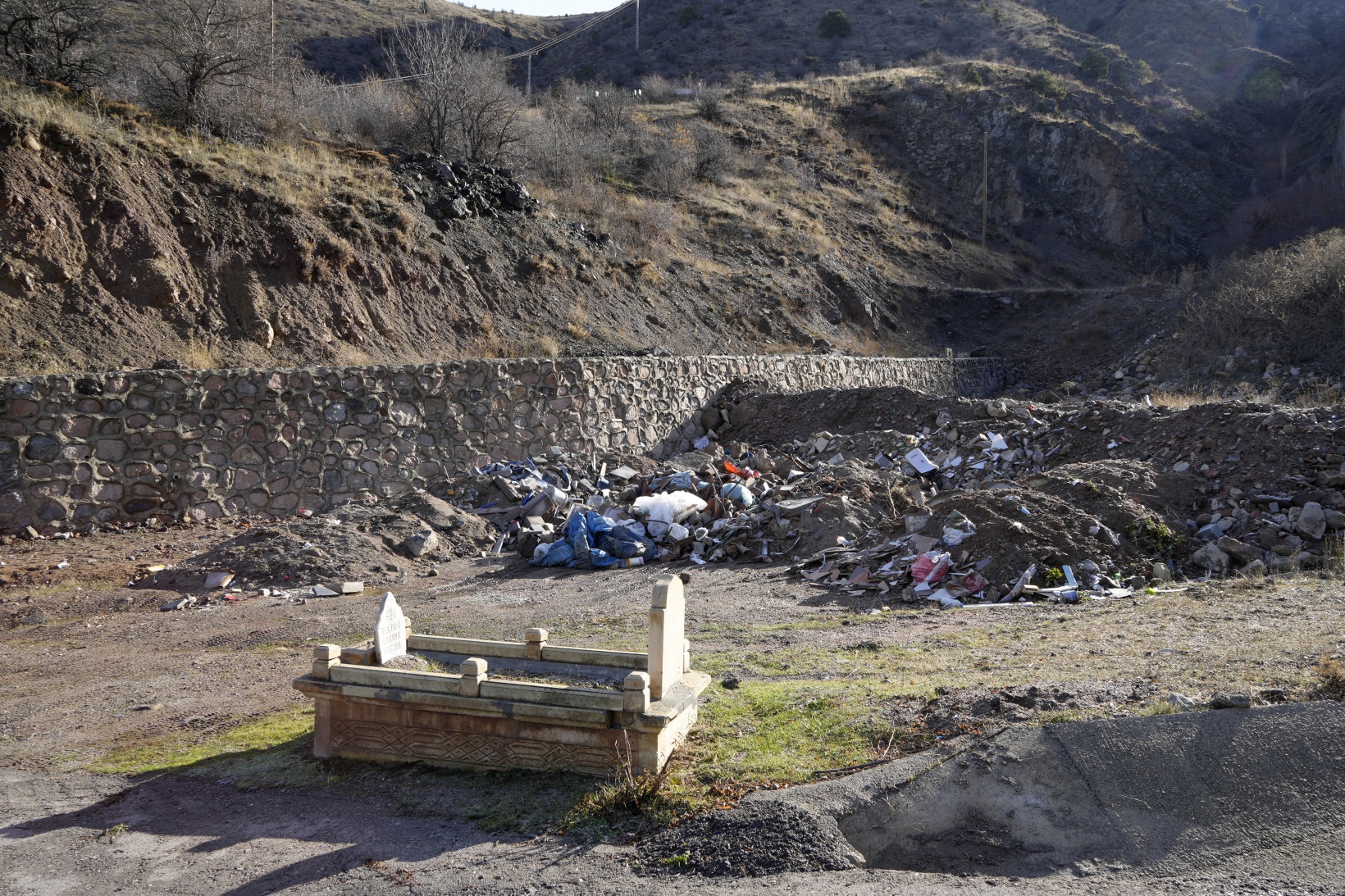 O mezarlığa büyük saygısızlık 9