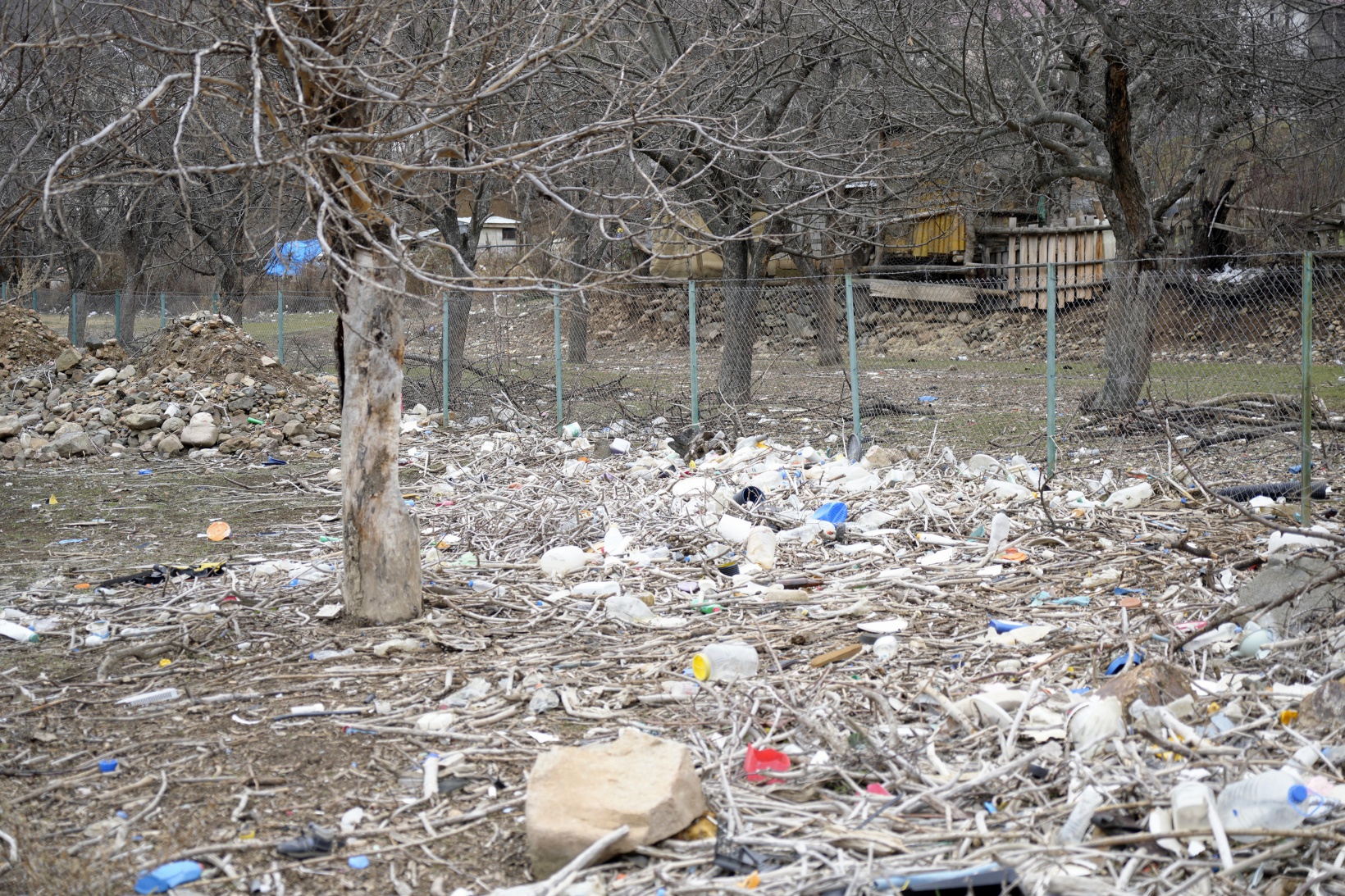 Bu mahallenin başı yıllardan beri baraj gölündeki çöplerle dertte 12