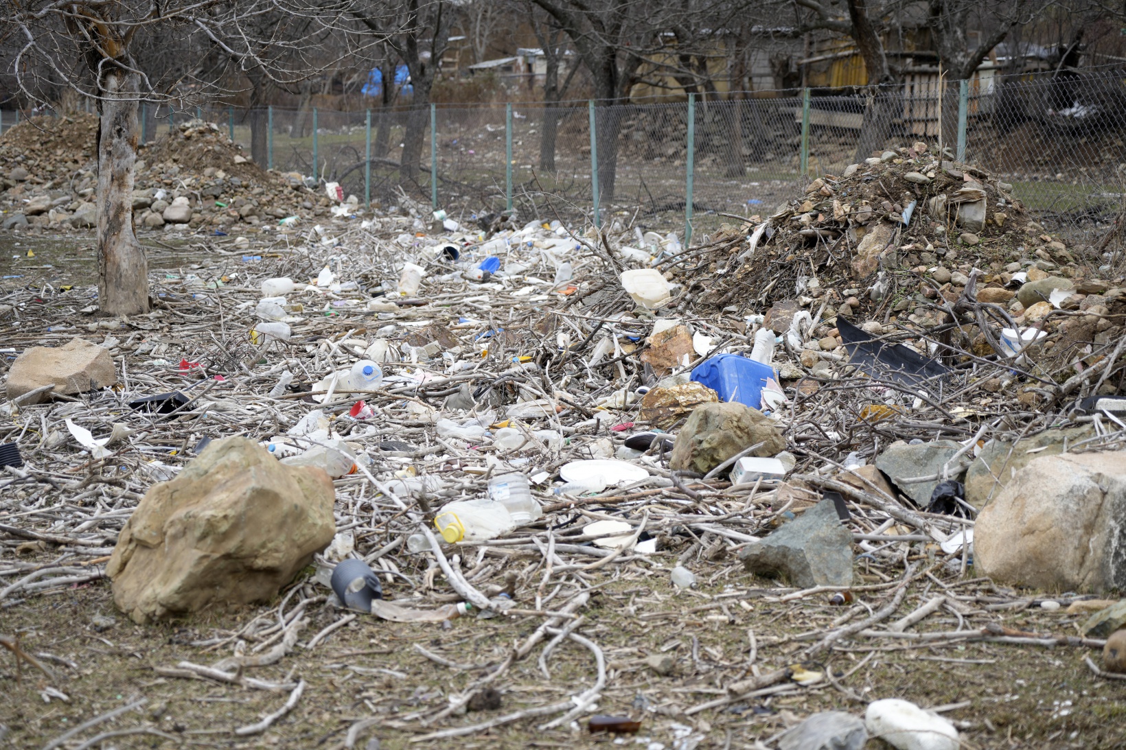 Bu mahallenin başı yıllardan beri baraj gölündeki çöplerle dertte 7