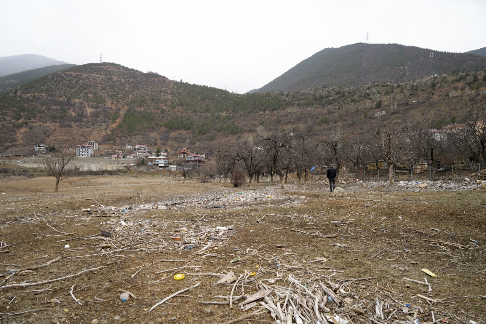 Bu mahallenin başı yıllardan beri baraj gölündeki çöplerle dertte 8