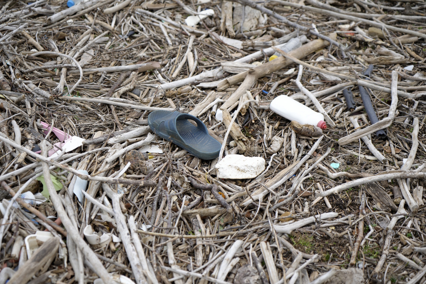 Bu mahallenin başı yıllardan beri baraj gölündeki çöplerle dertte 2
