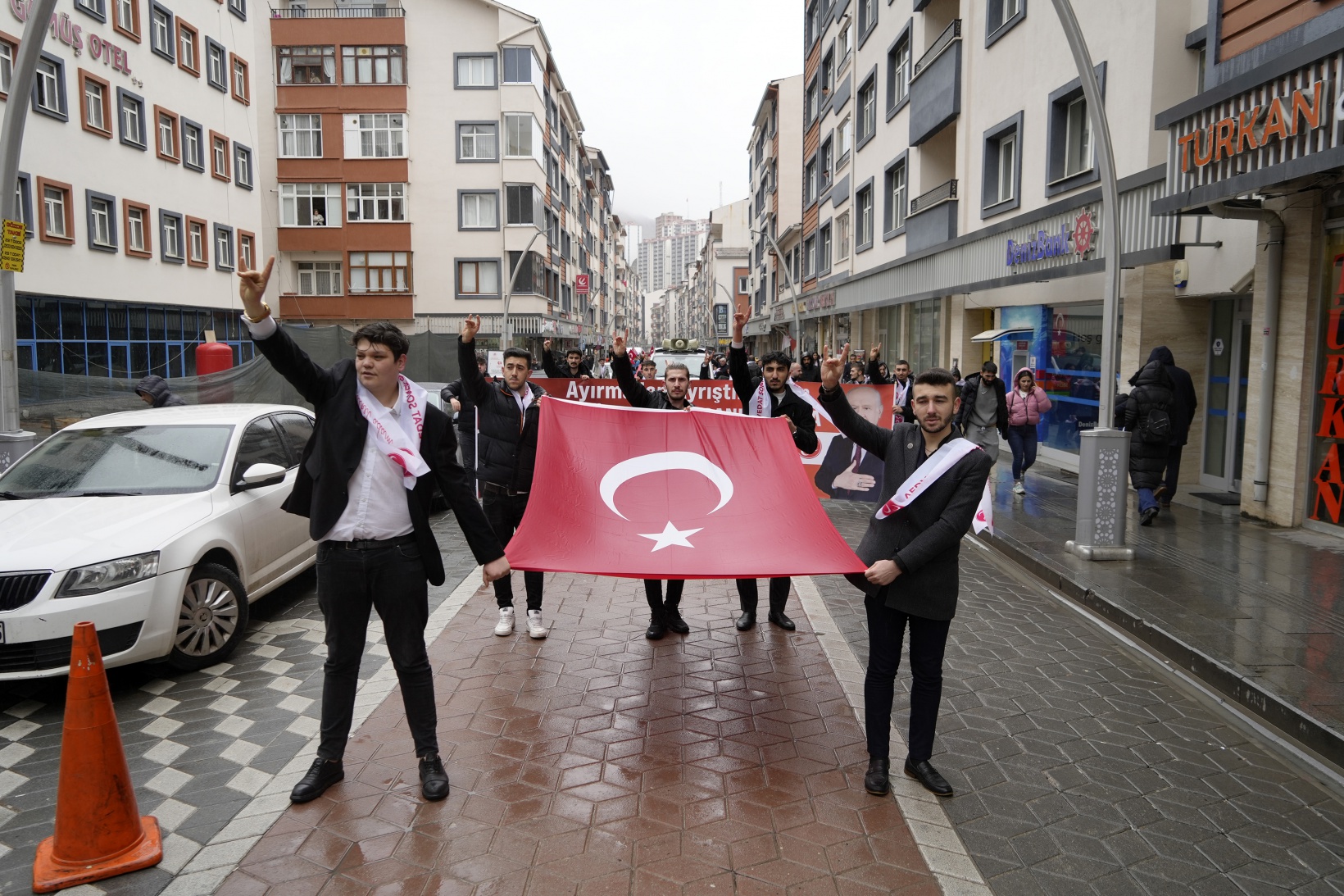 MHP’den “Başlangıç yürüyüşü” 11