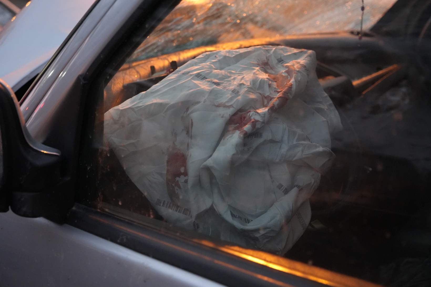 Gümüşhane’de iki araç kafa kafaya çarpıştı: 4 yaralı 12