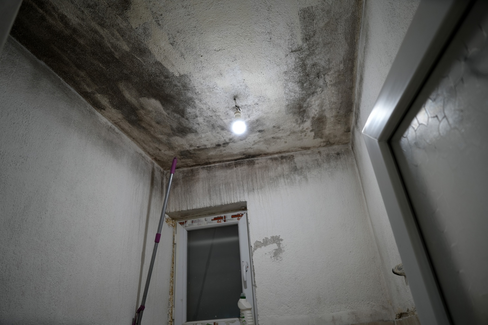 Yıllardır evlerini basan su nedeniyle mağduriyet yaşıyorlar 4