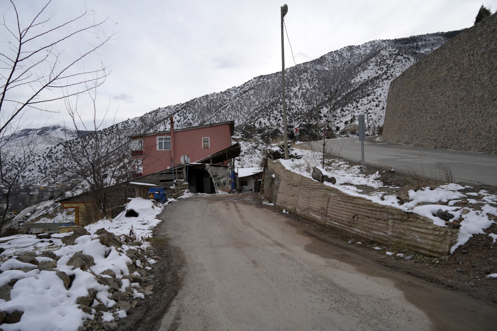 Yıllardır evlerini basan su nedeniyle mağduriyet yaşıyorlar 5