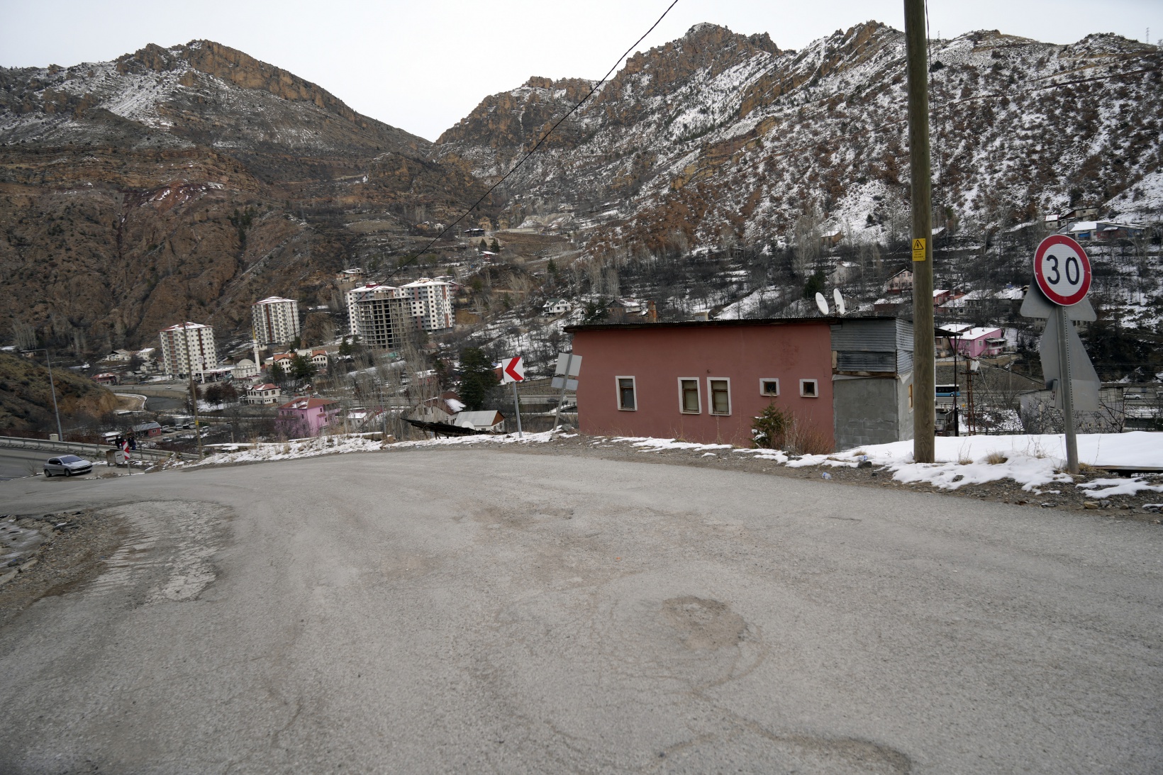 Yıllardır evlerini basan su nedeniyle mağduriyet yaşıyorlar 12