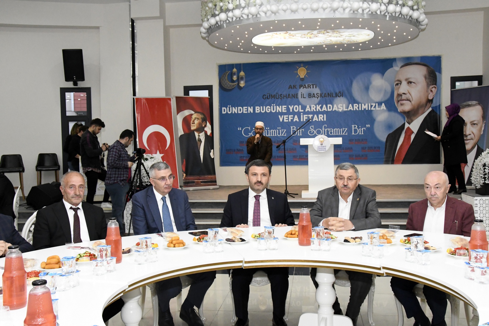 AK Parti’den coşkulu ‘Vefa’ iftarı 3