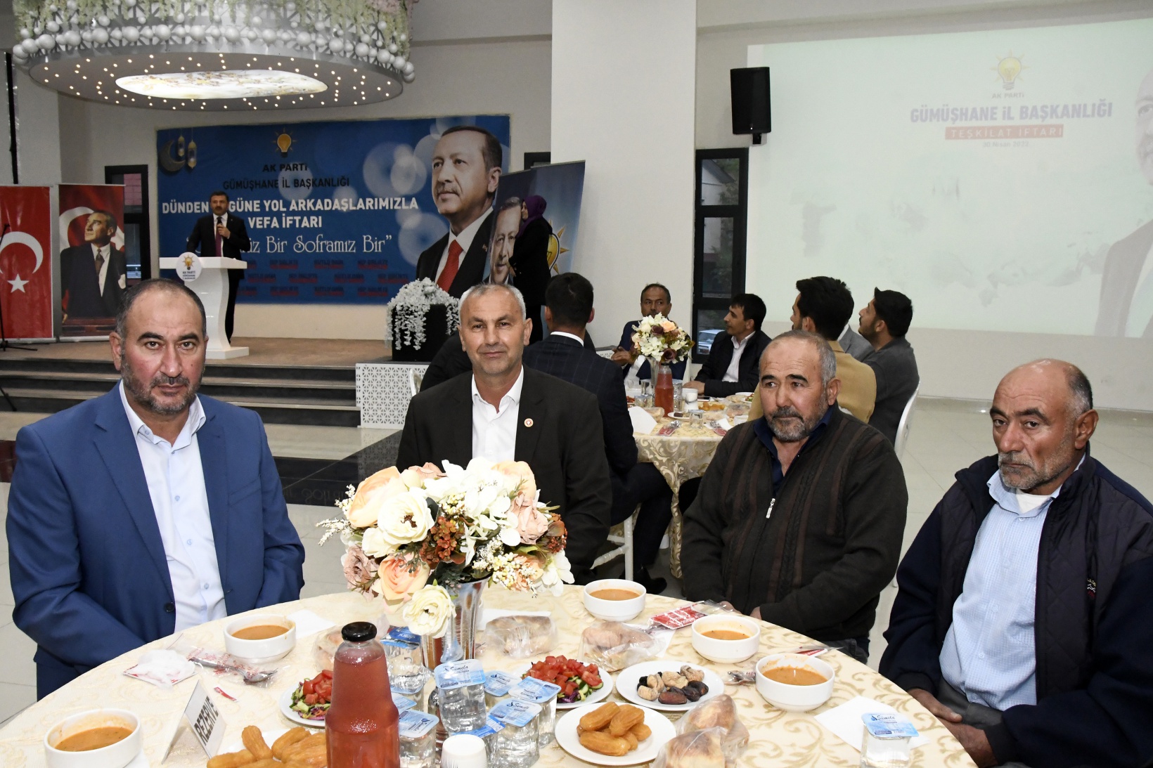 AK Parti’den coşkulu ‘Vefa’ iftarı 15