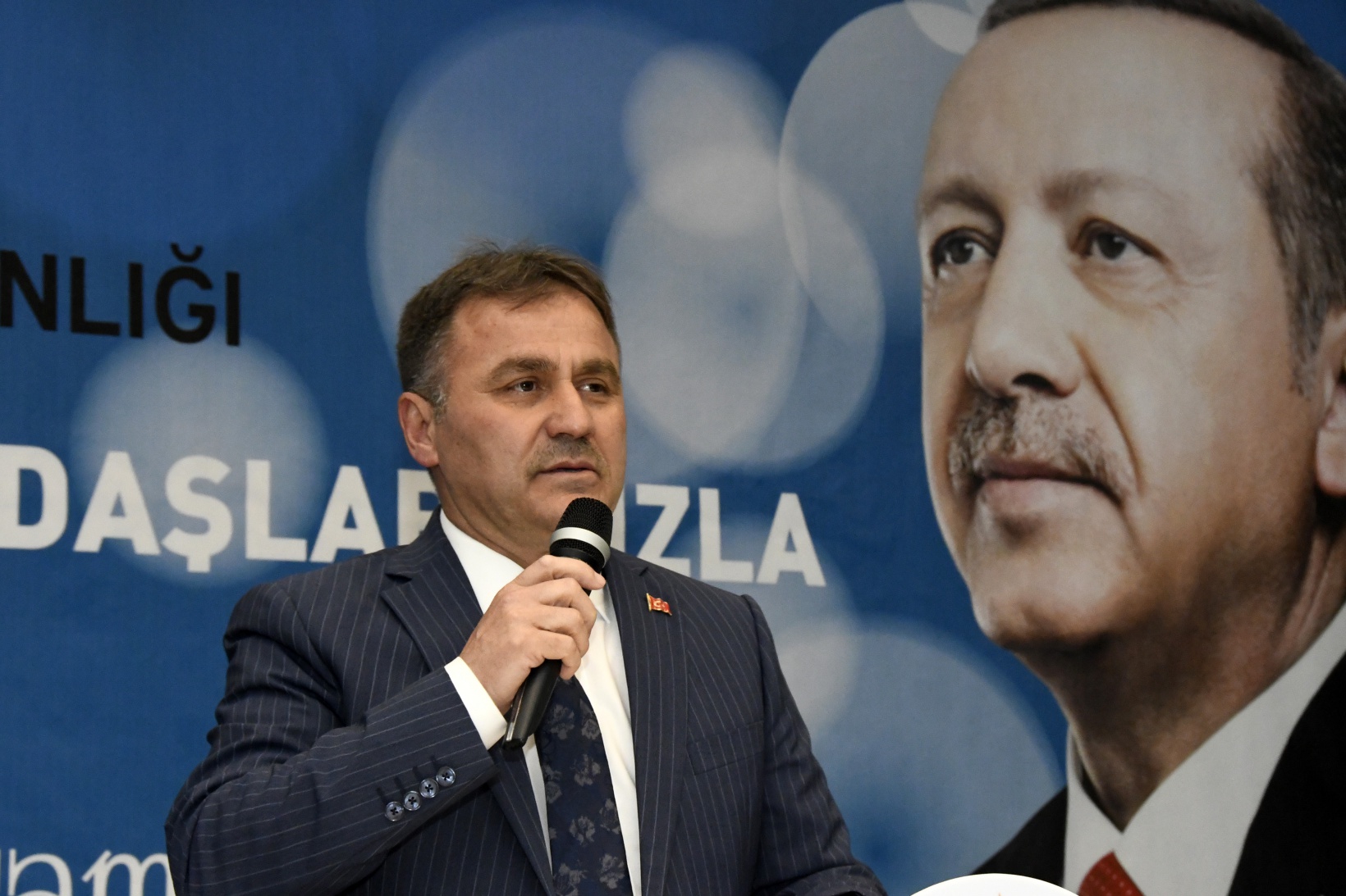 AK Parti’den coşkulu ‘Vefa’ iftarı 12
