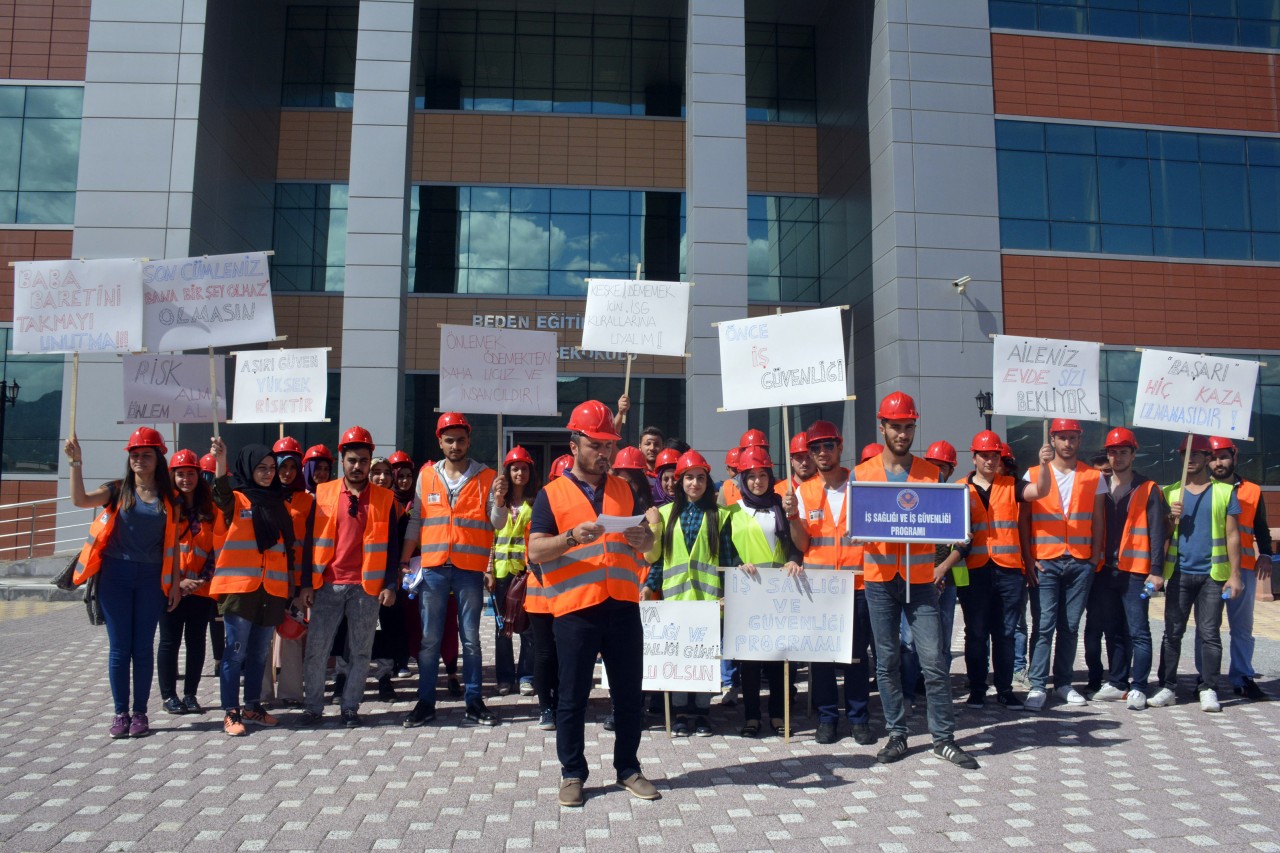 Üniversite öğrencilerinden iş güvenliği yürüyüşü 2