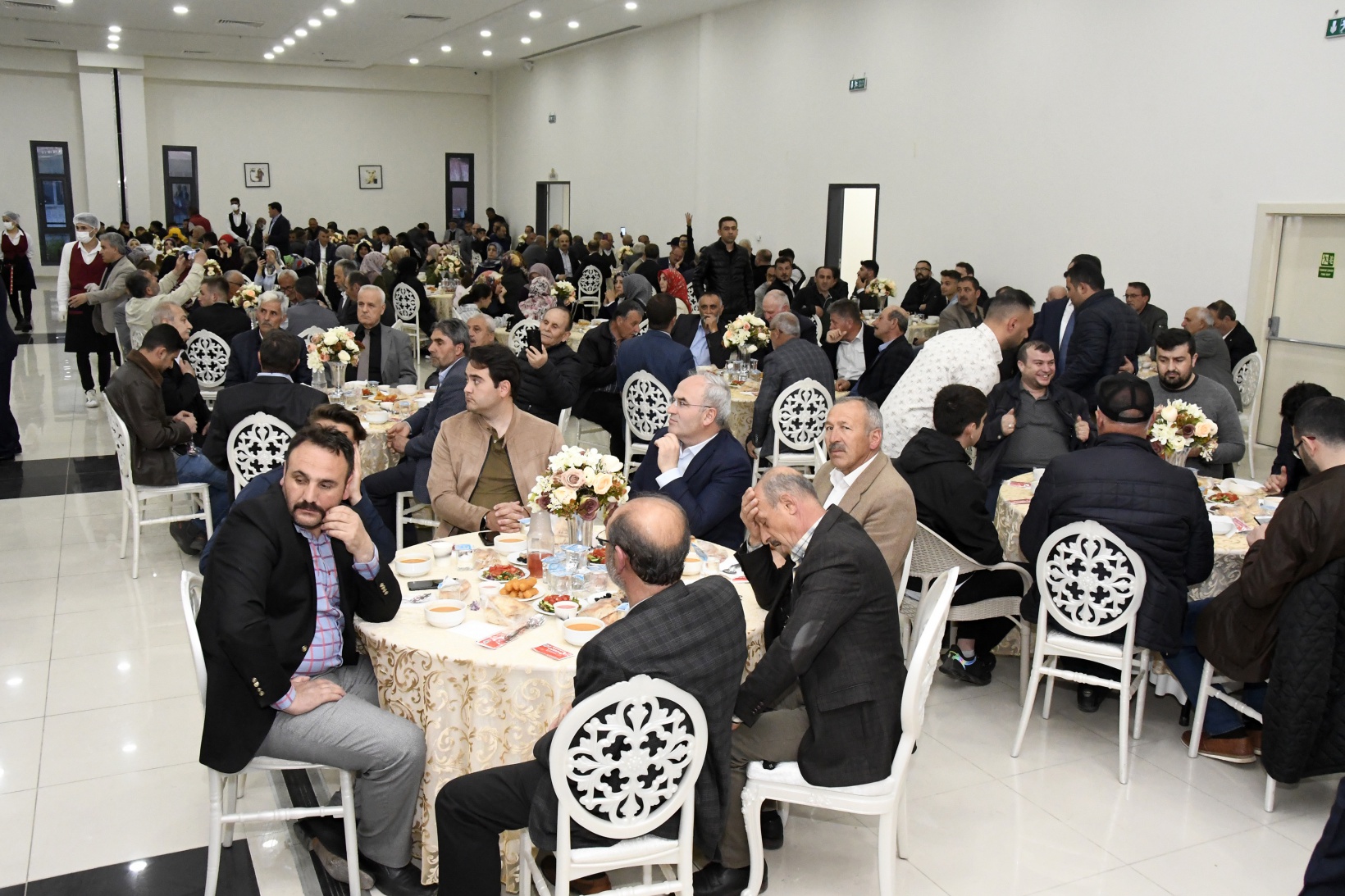 AK Parti’den coşkulu ‘Vefa’ iftarı 22