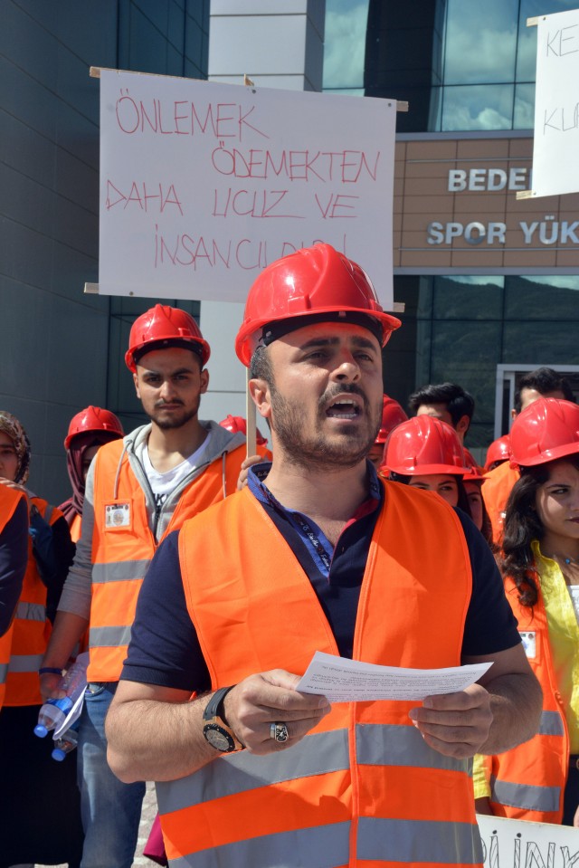 Üniversite öğrencilerinden iş güvenliği yürüyüşü 3