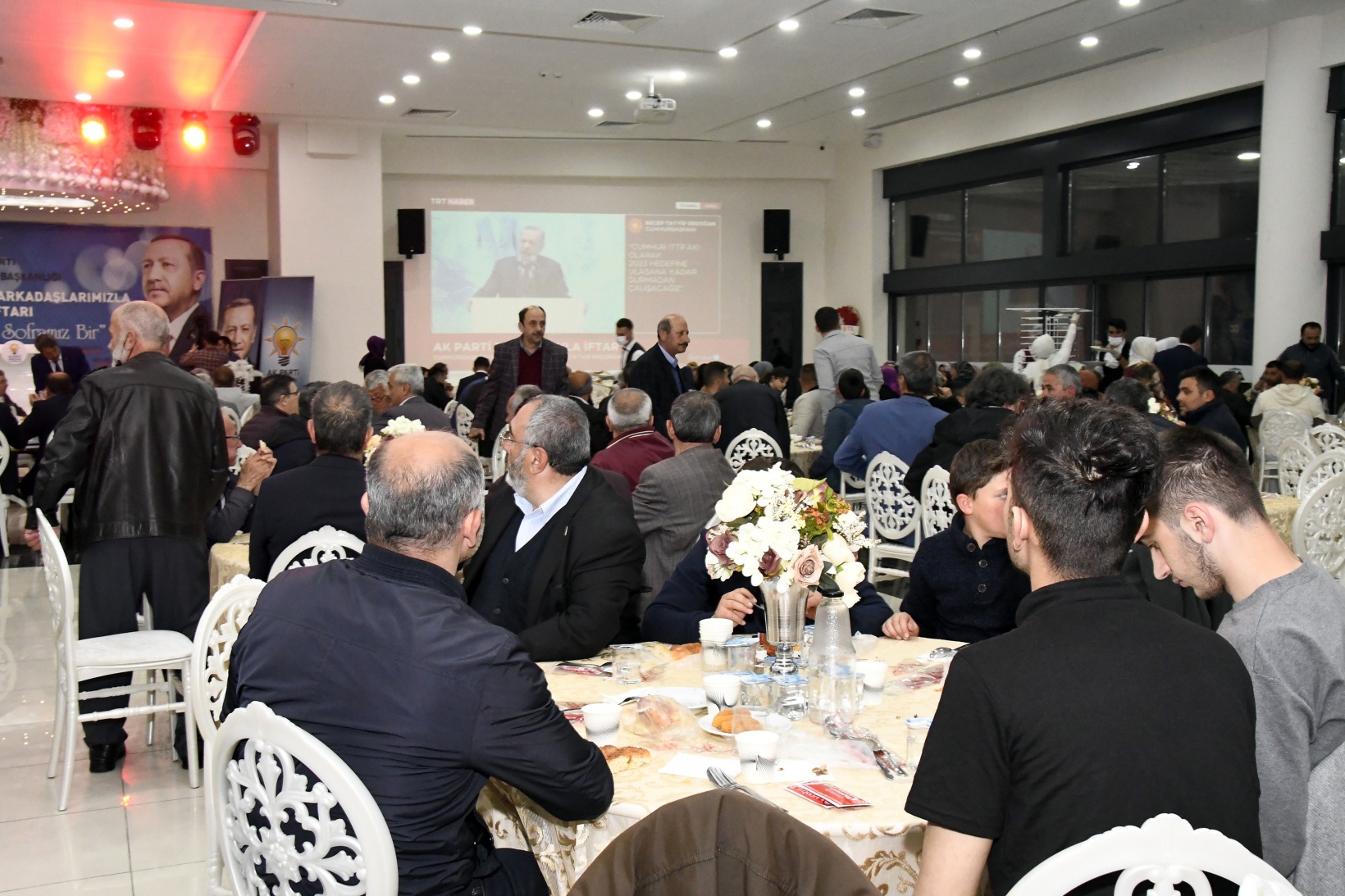 AK Parti’den coşkulu ‘Vefa’ iftarı 33