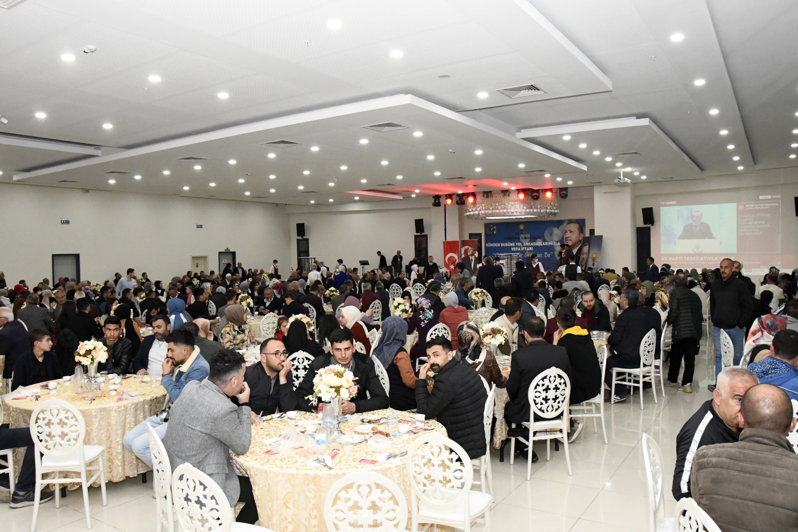 AK Parti’den coşkulu ‘Vefa’ iftarı 29