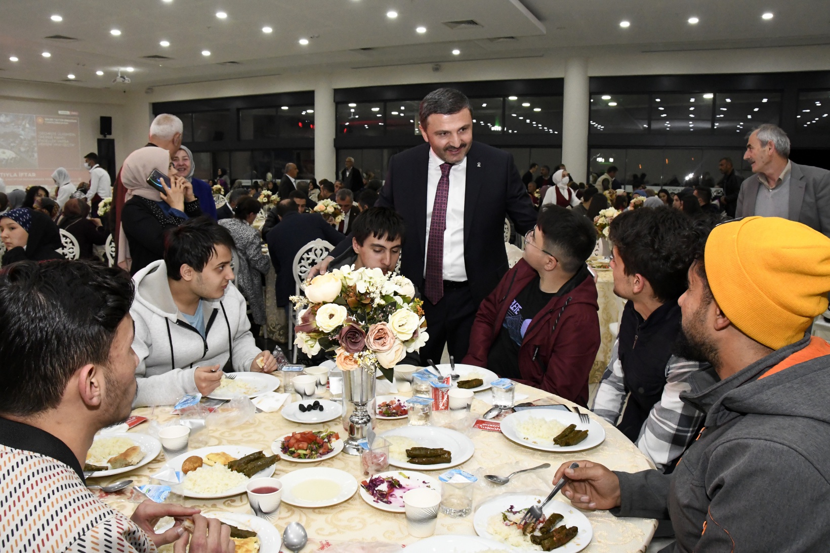 AK Parti’den coşkulu ‘Vefa’ iftarı 44