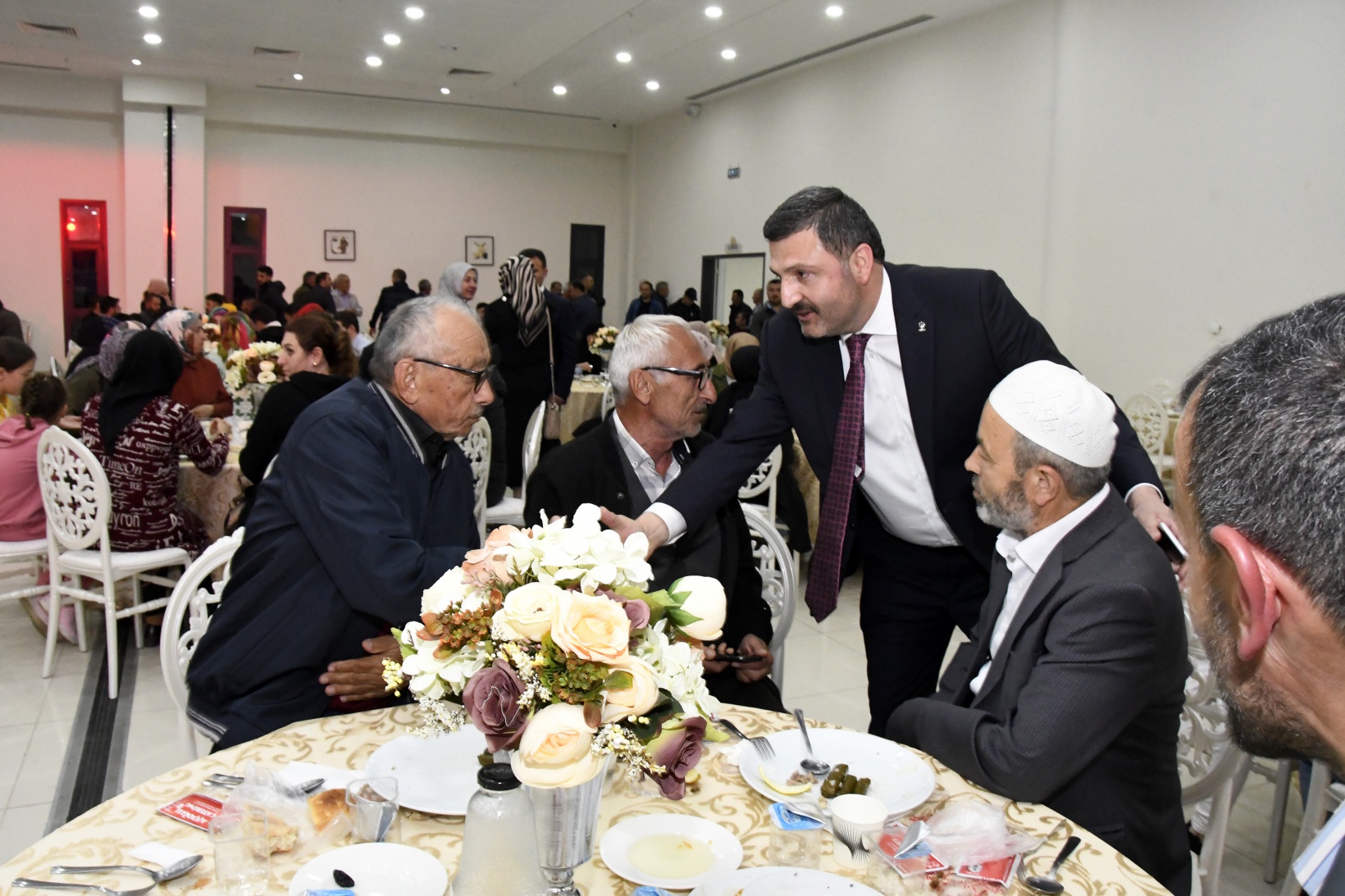 AK Parti’den coşkulu ‘Vefa’ iftarı 17