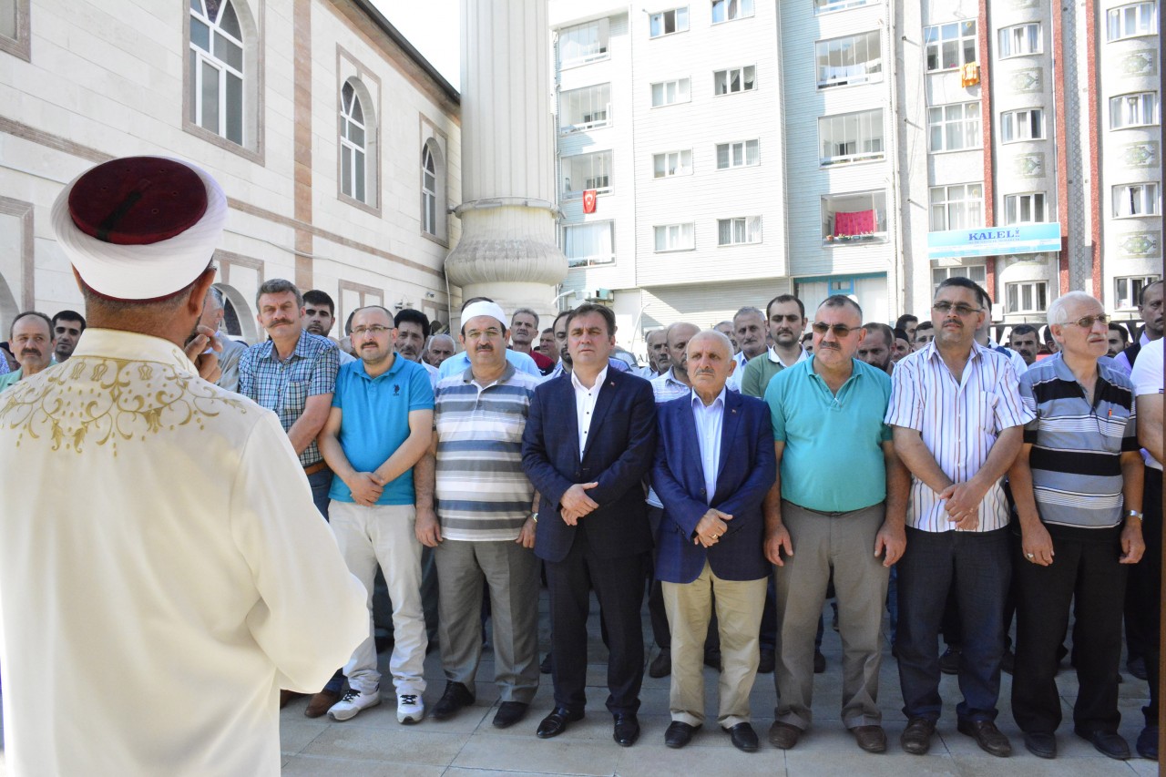 Gümüşhane’de darbe şehitleri için gıyabi cenaze namazı kılındı 1