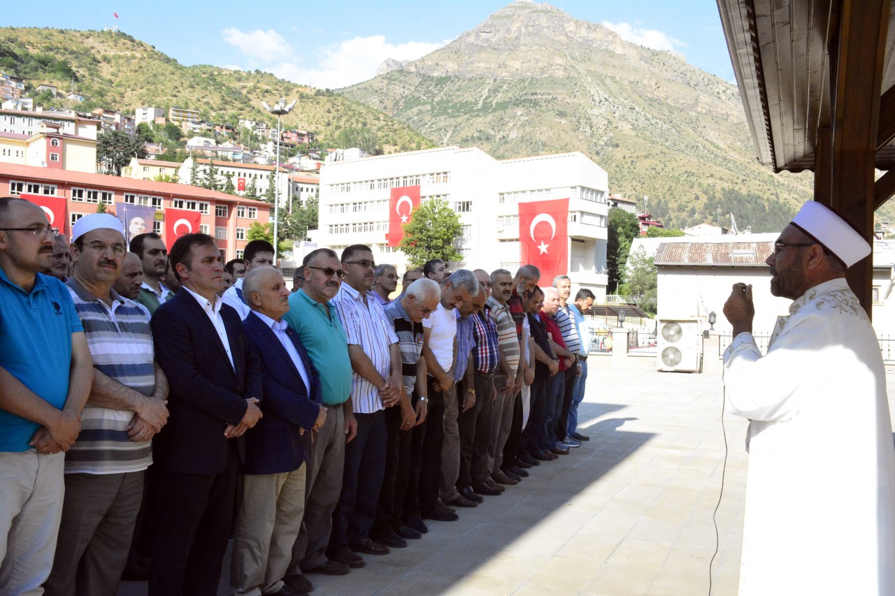 Gümüşhane’de darbe şehitleri için gıyabi cenaze namazı kılındı 5