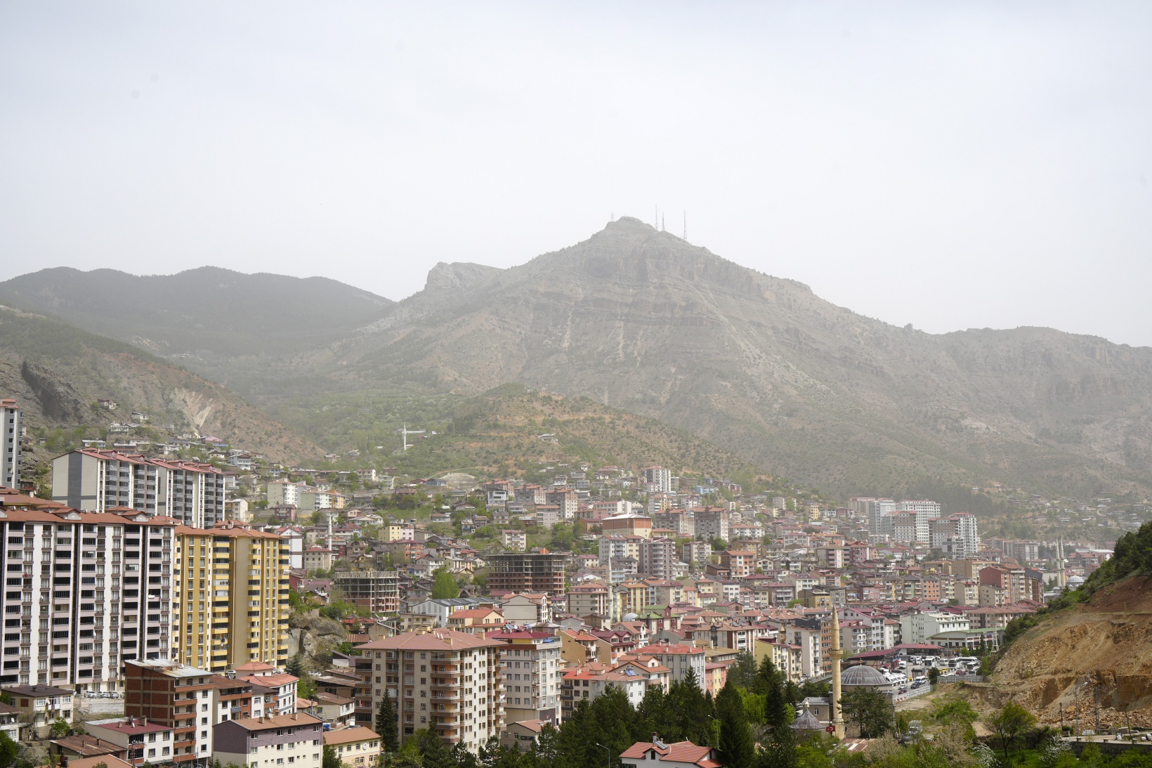 Gümüşhane Çöl Tozuna Teslim: Kent Kızıla Boyandı 7