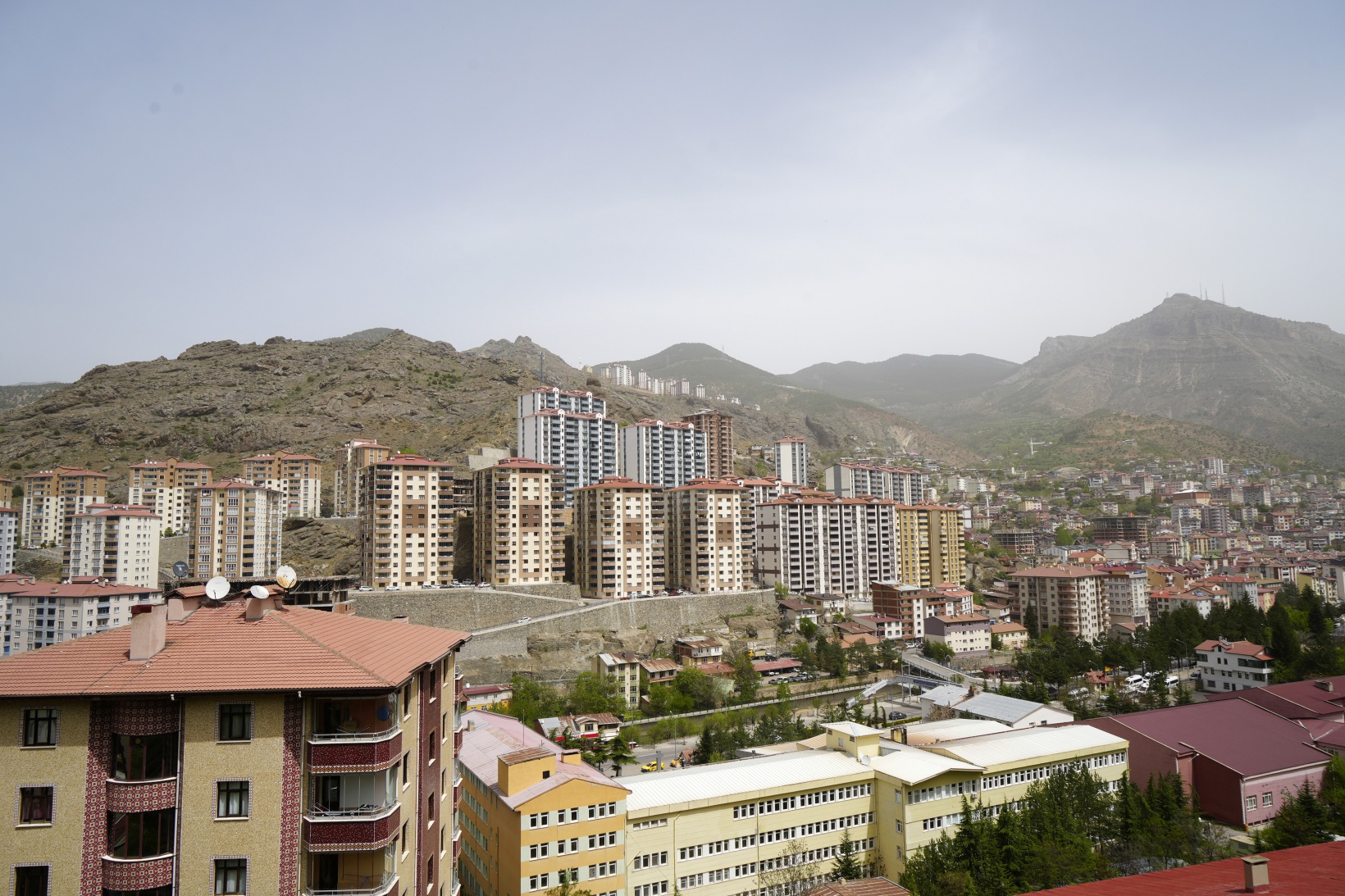 Gümüşhane Çöl Tozuna Teslim: Kent Kızıla Boyandı 5