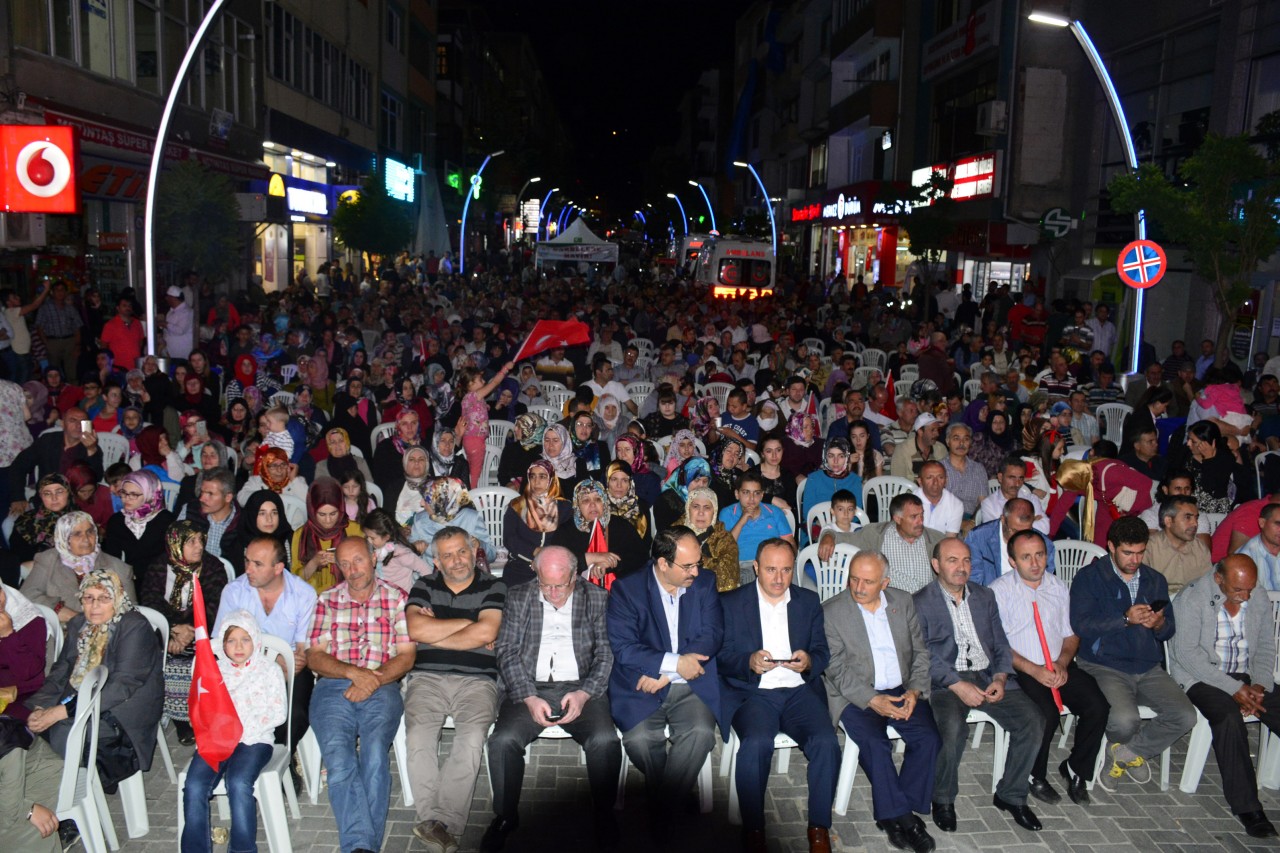 Gelin-damat düğünden çıkıp demokrasi şölenine gitti 2